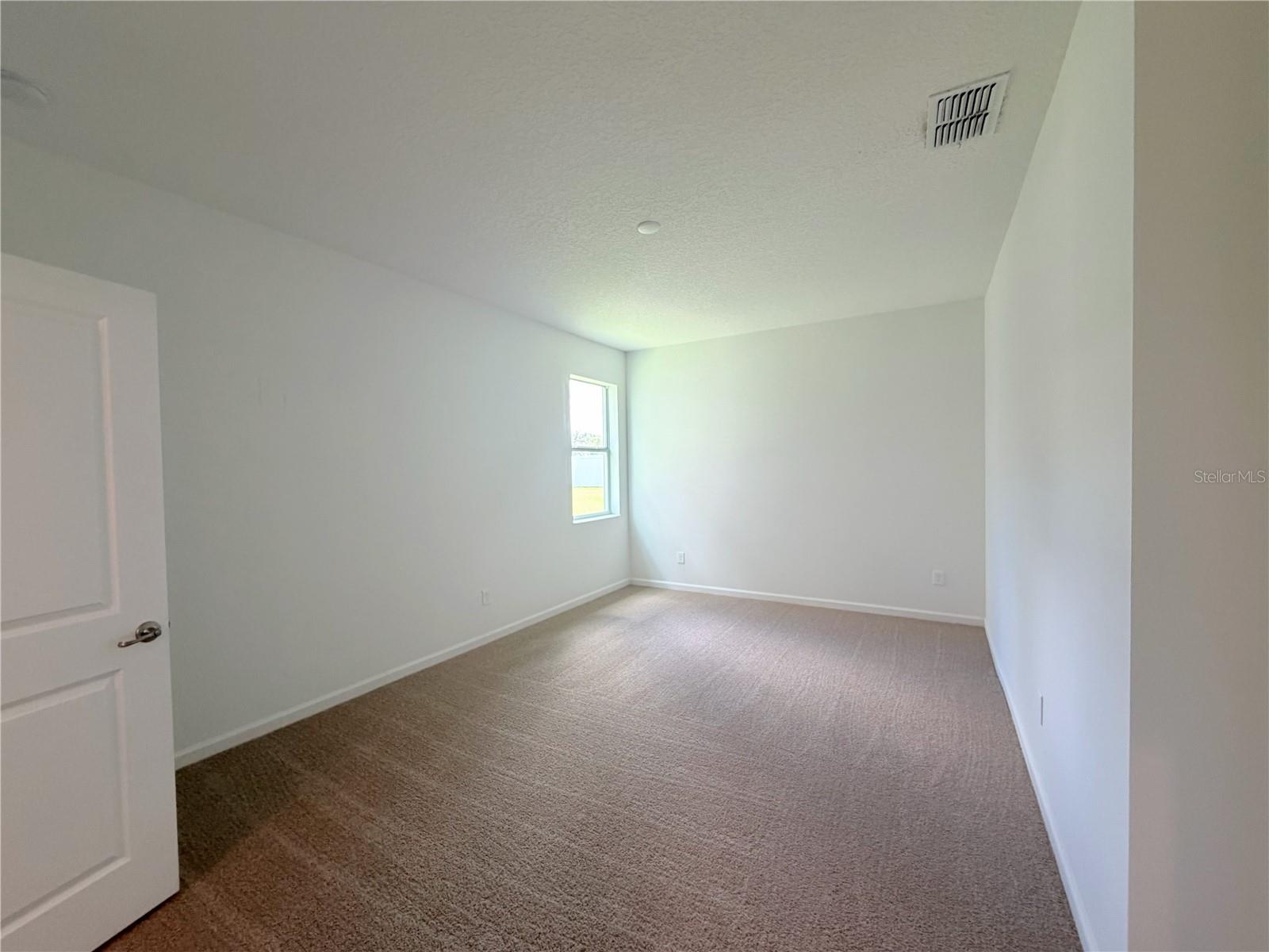 1365 Yorkdale Rd Property Photo 5