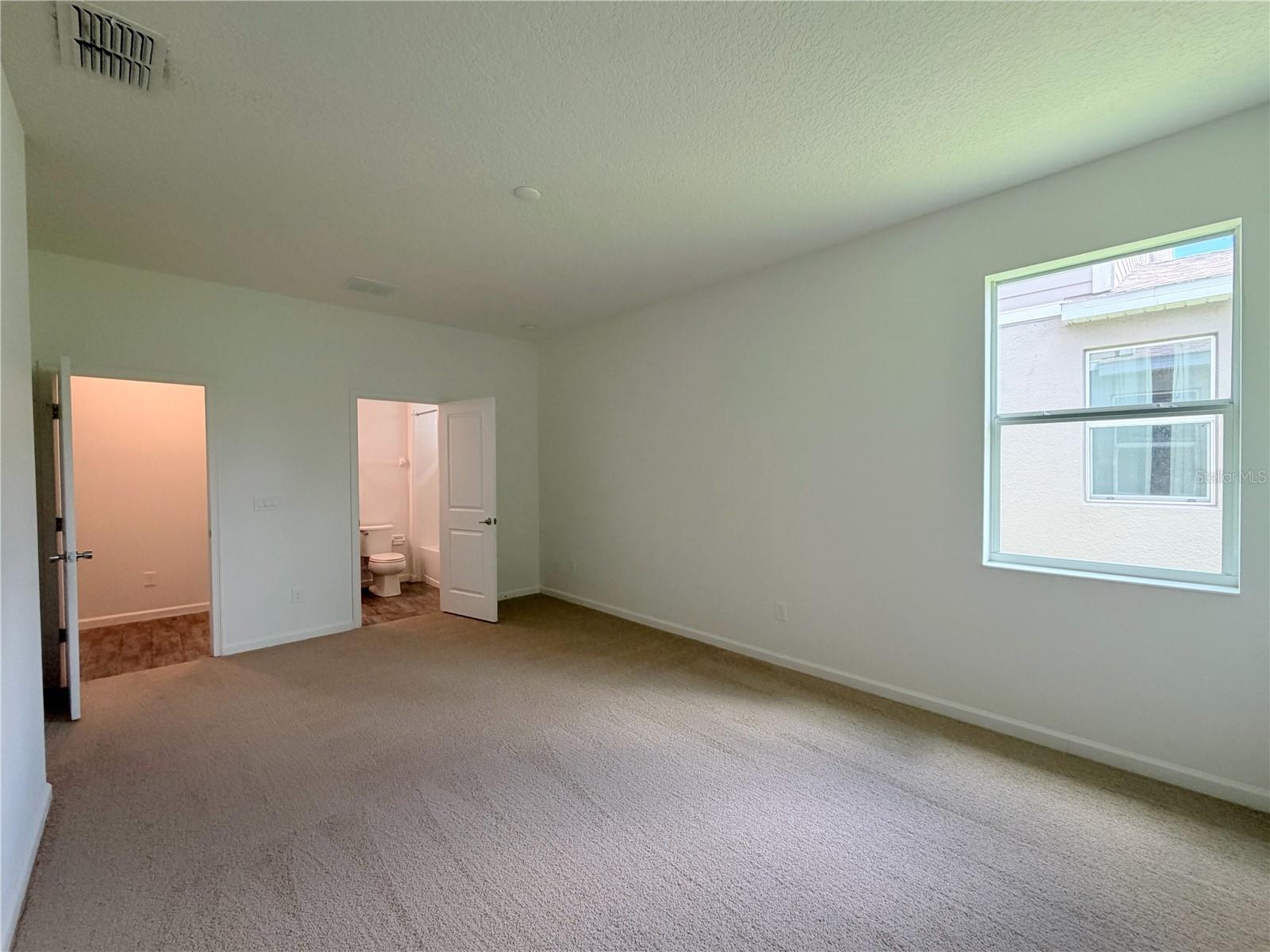 1365 Yorkdale Rd Property Photo 6