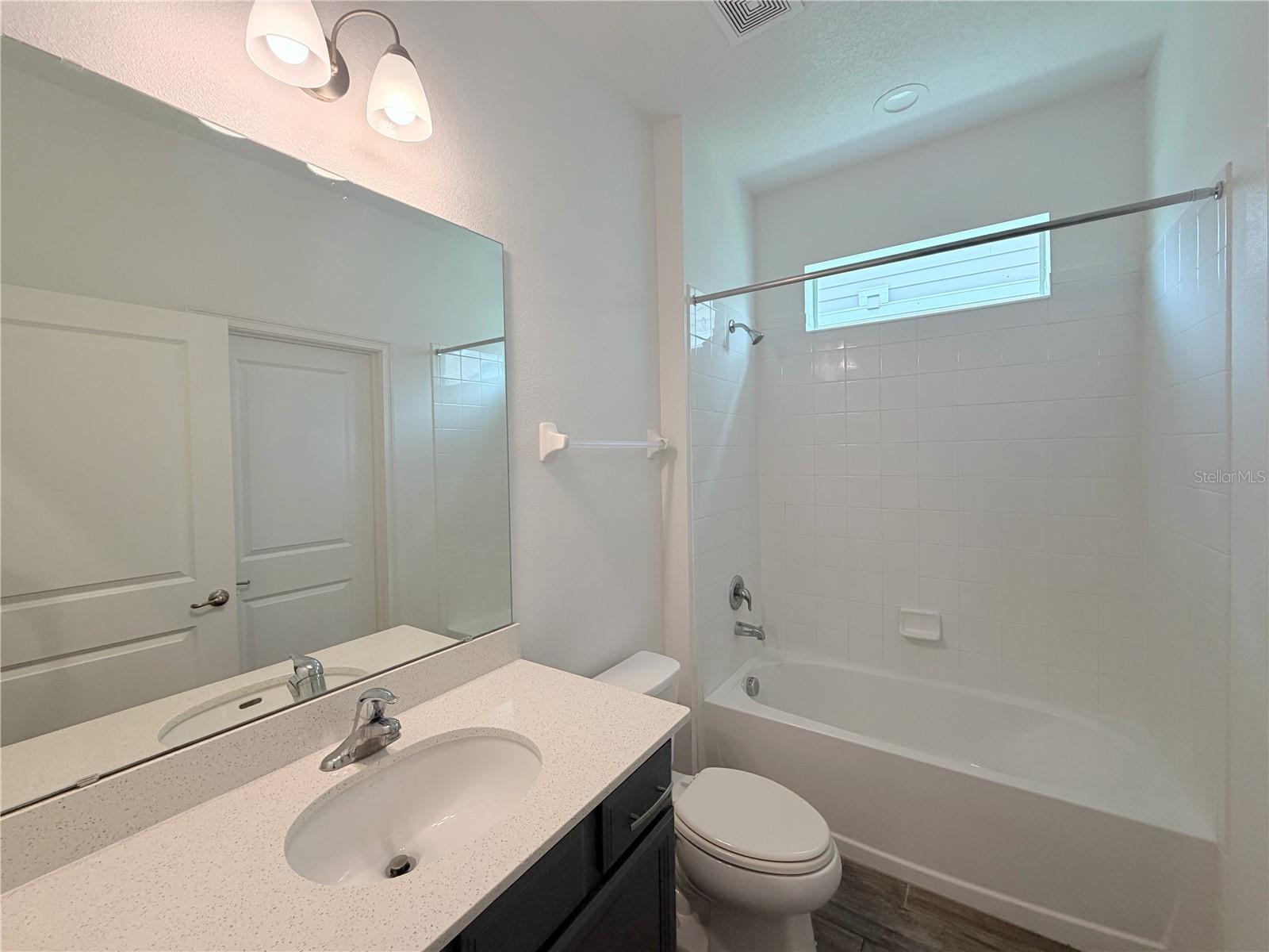 1365 Yorkdale Rd Property Photo 8