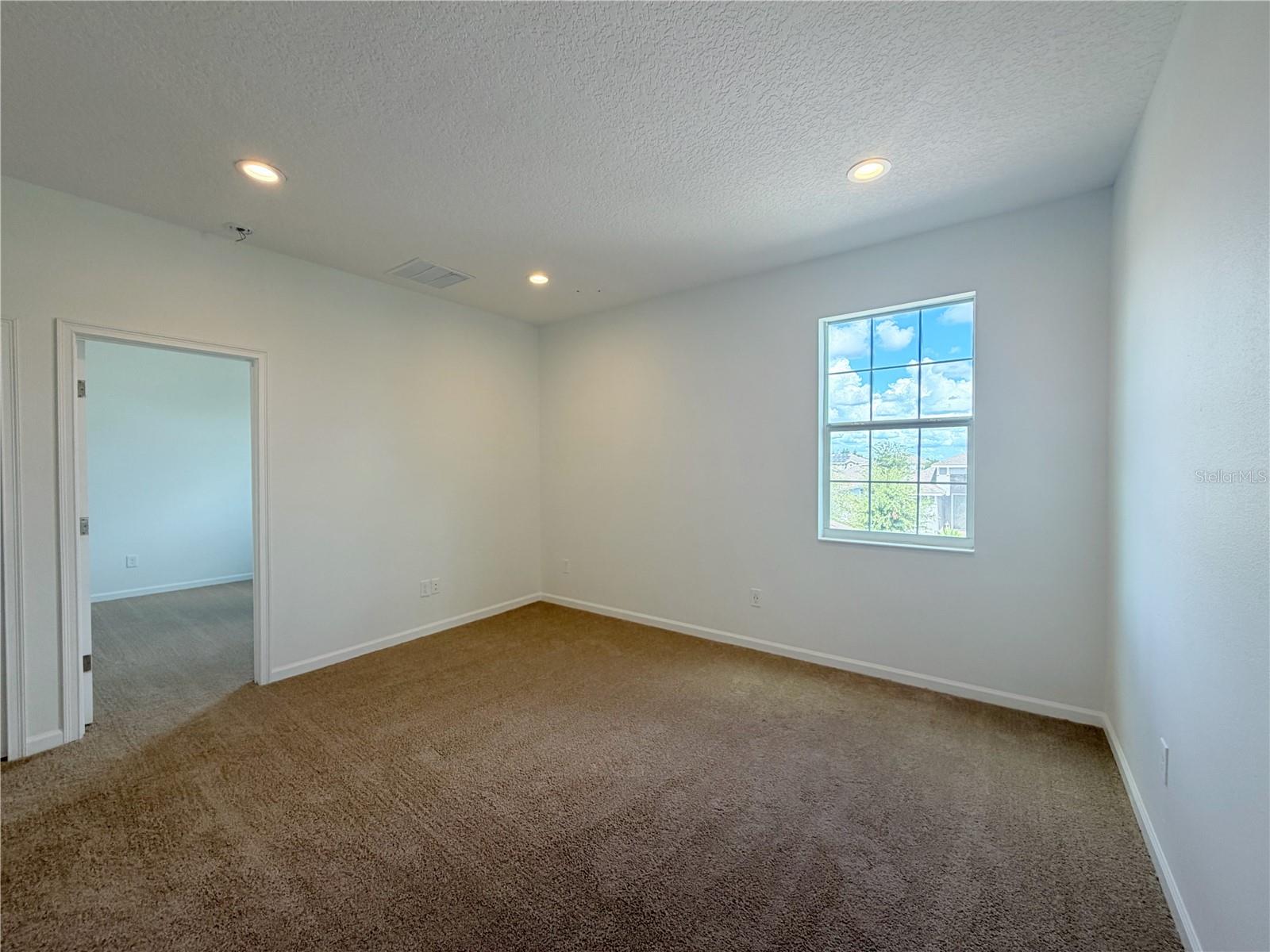 1365 Yorkdale Rd Property Photo 14