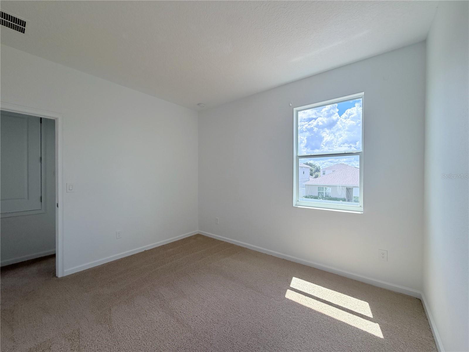 1365 Yorkdale Rd Property Photo 28