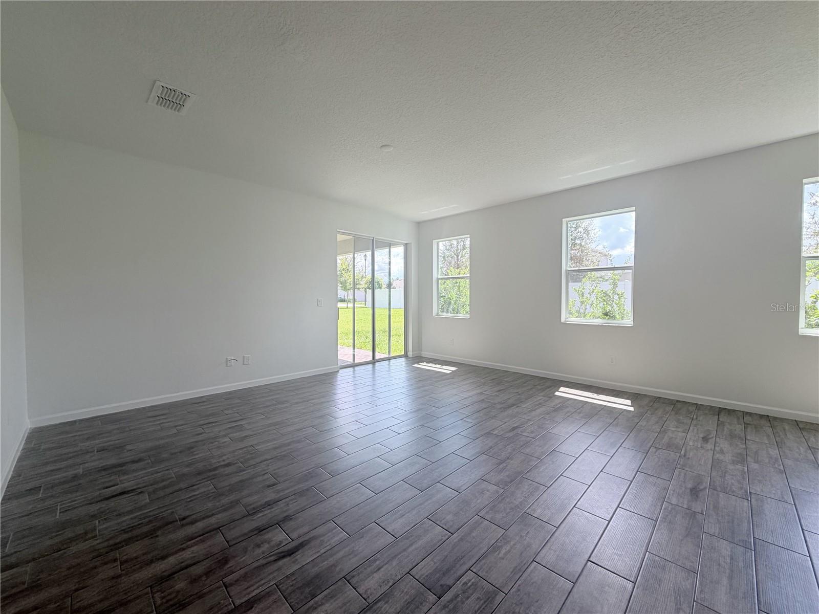 1365 Yorkdale Rd Property Photo 35