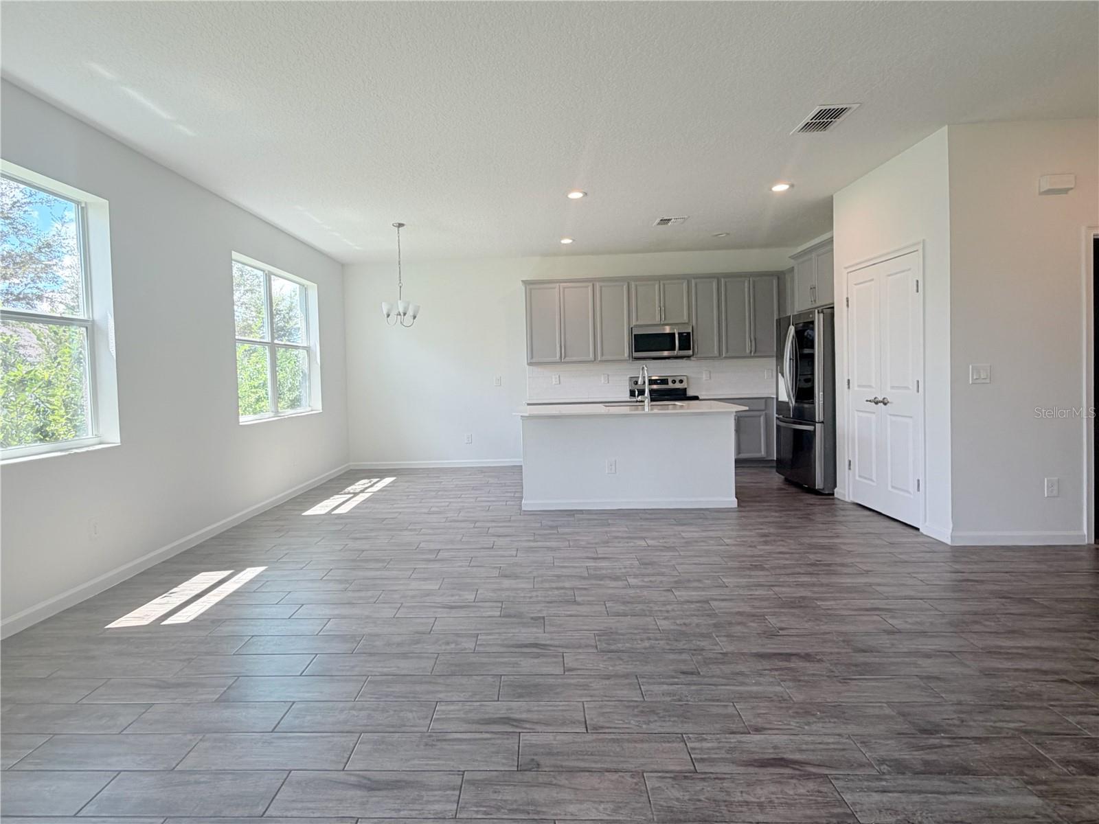 1365 Yorkdale Rd Property Photo 37