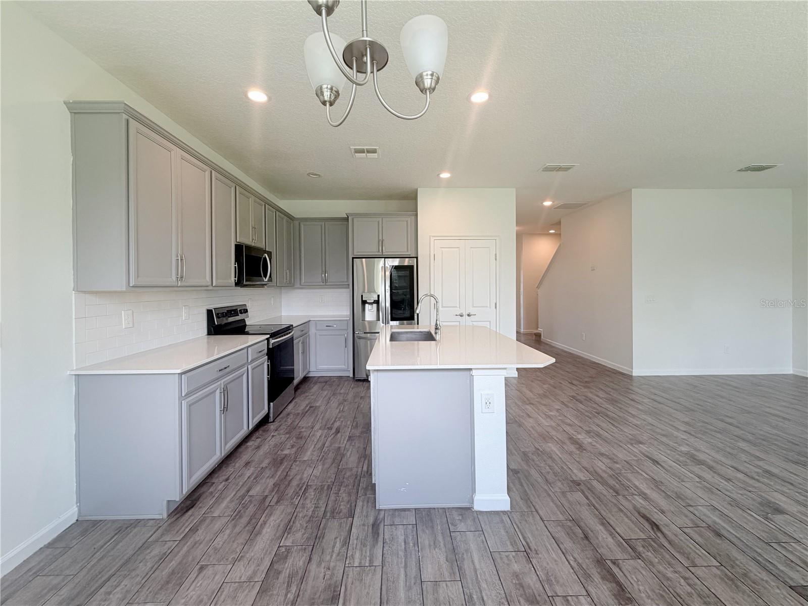 1365 Yorkdale Rd Property Photo 39