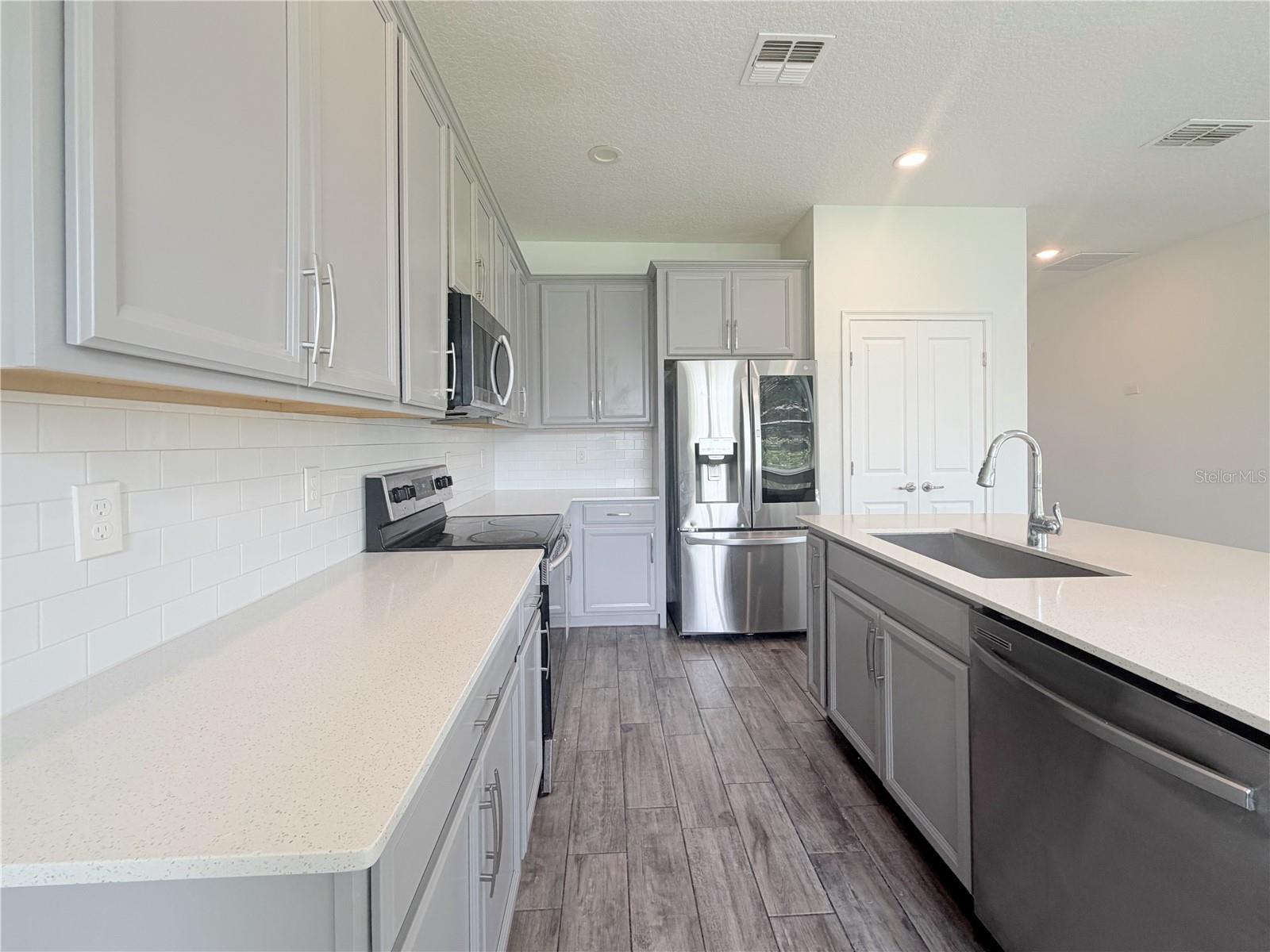 1365 Yorkdale Rd Property Photo 40
