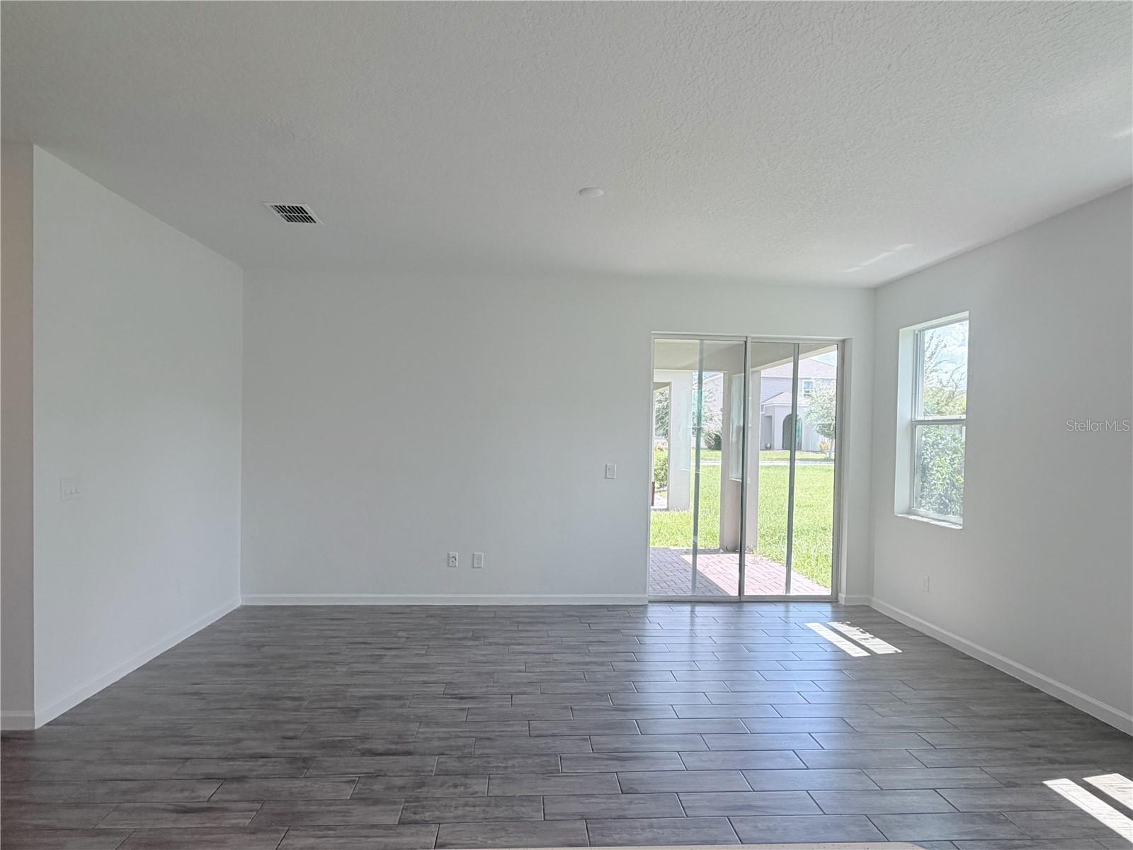 1365 Yorkdale Rd Property Photo 42