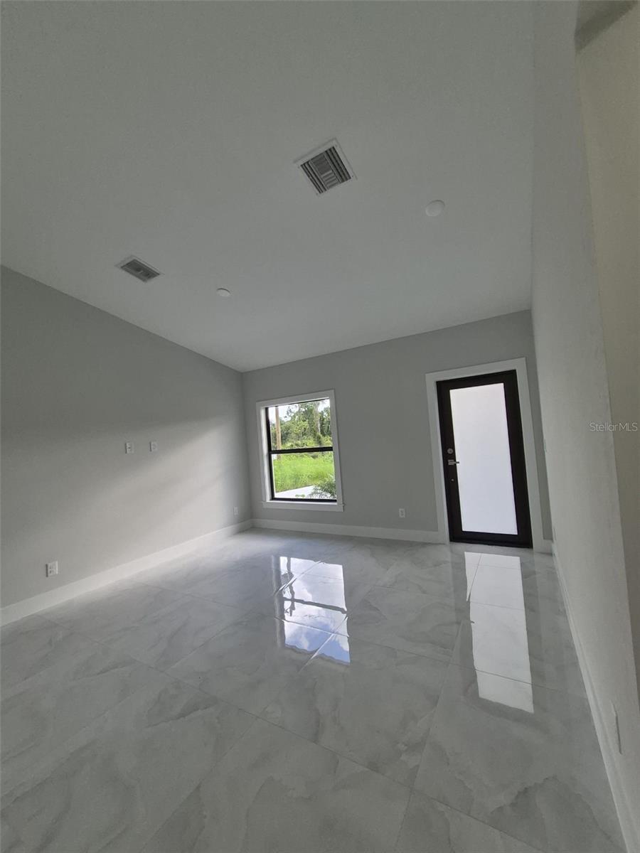 445 Wickham Ave S Property Photo 4