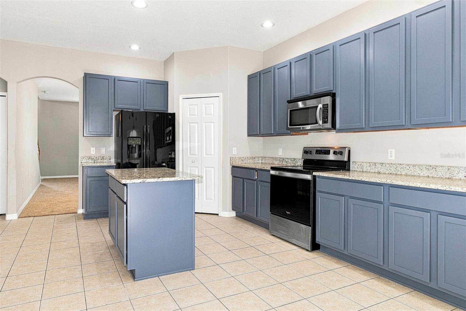 O6437270 Property Photo 4
