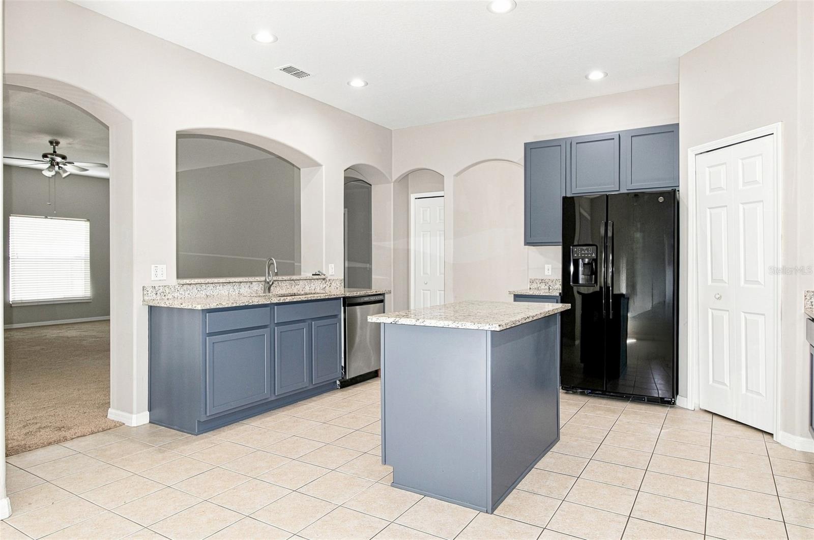 O6437270 Property Photo 5
