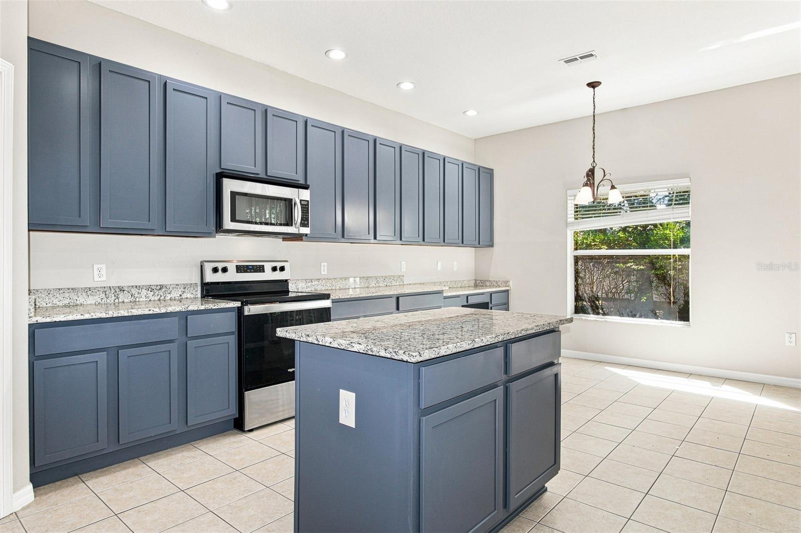 O6437270 Property Photo 6