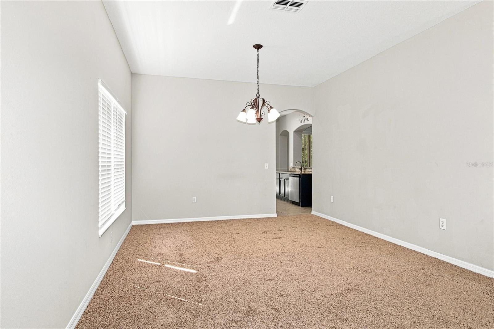 O6437270 Property Photo 8