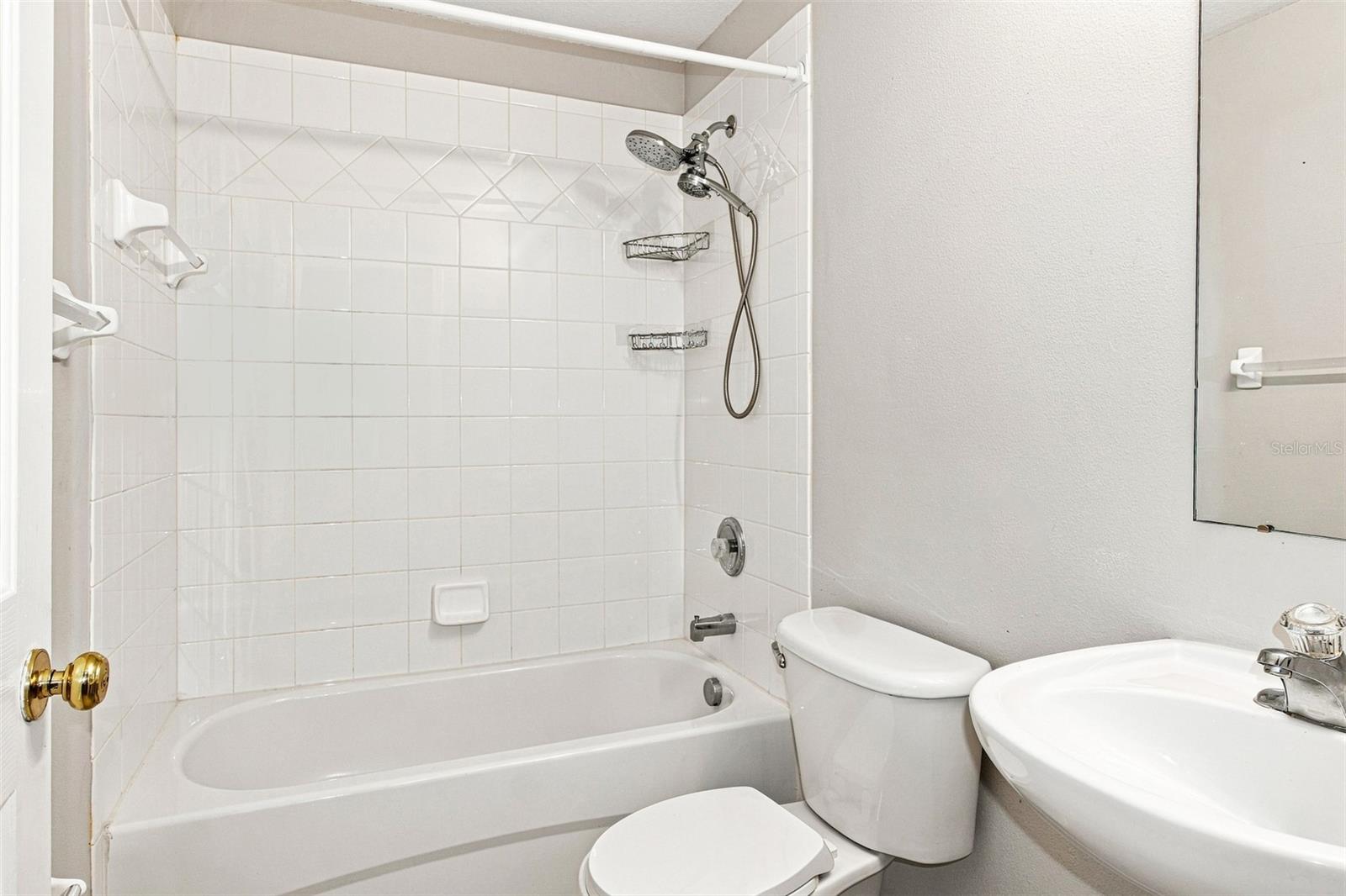 O6437270 Property Photo 10