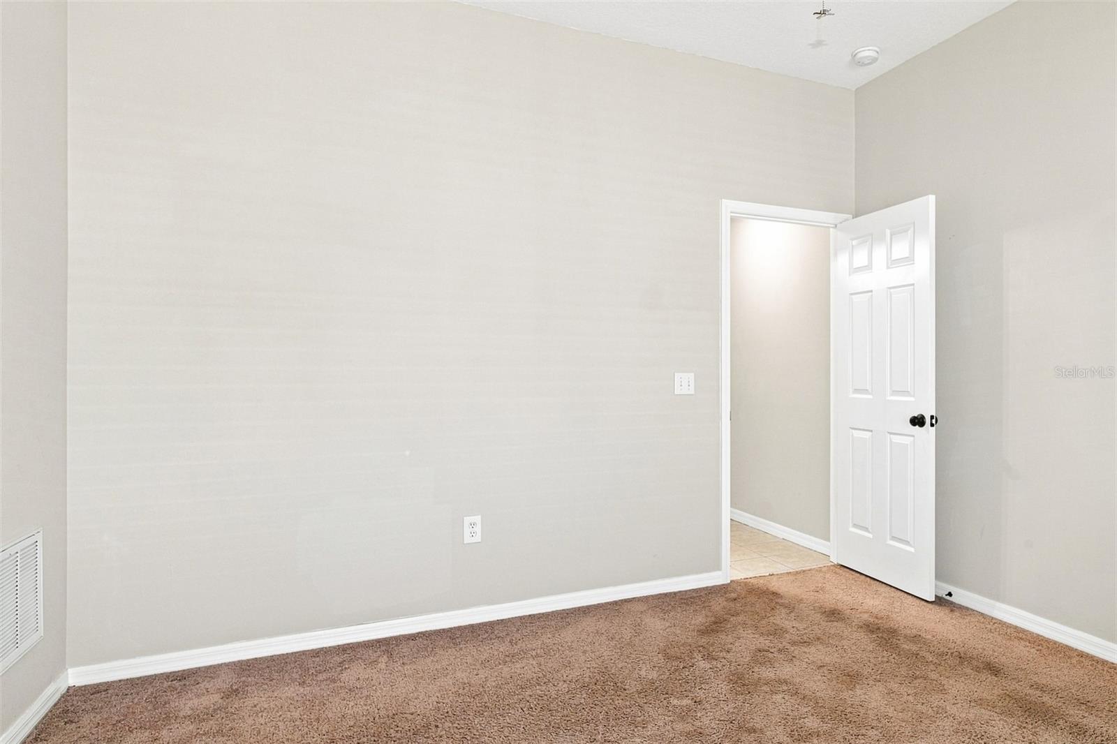 O6437270 Property Photo 11