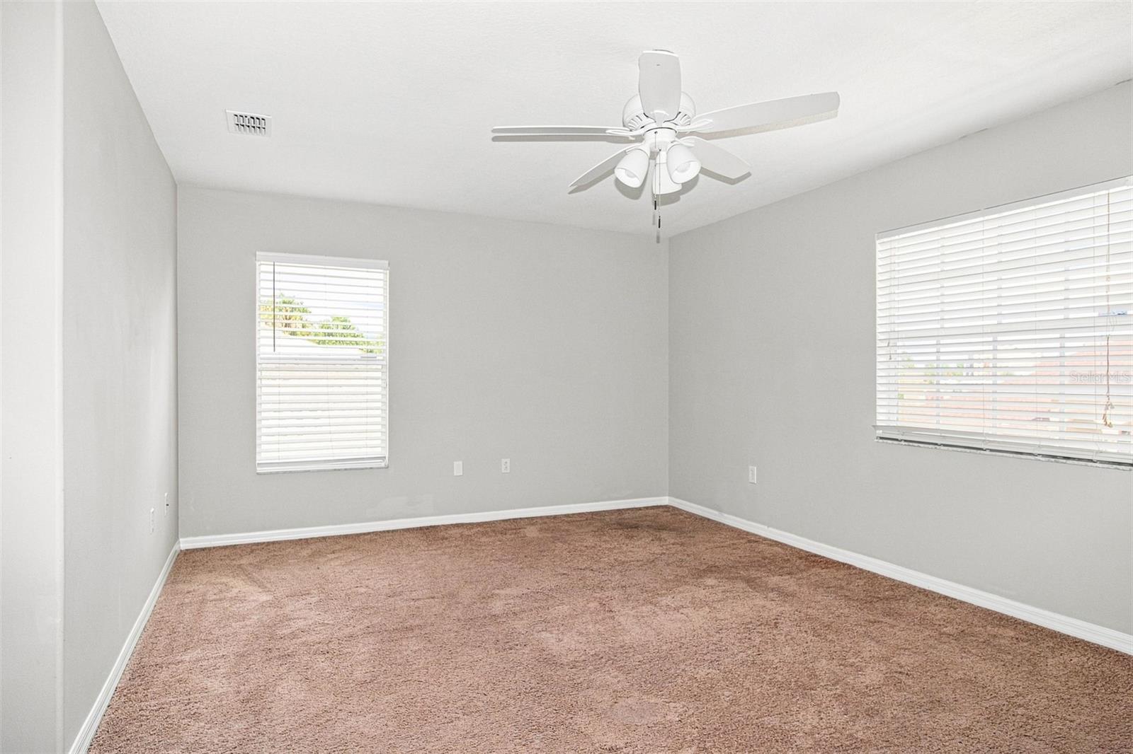 O6437270 Property Photo 12