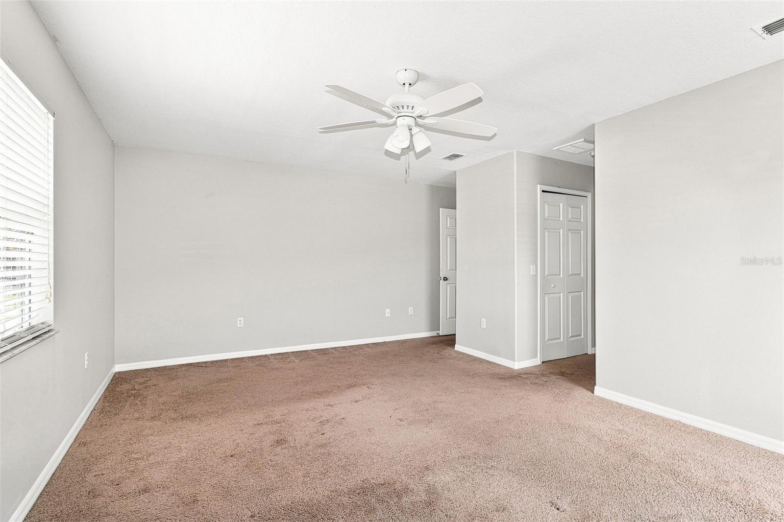O6437270 Property Photo 13