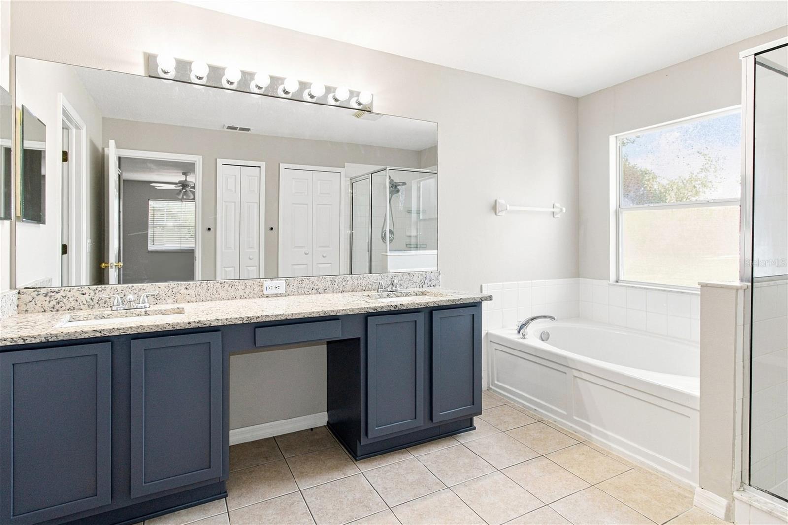 O6437270 Property Photo 14