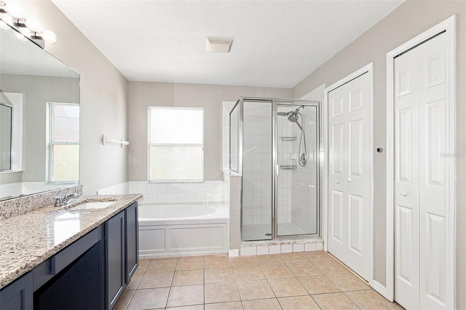 O6437270 Property Photo 15