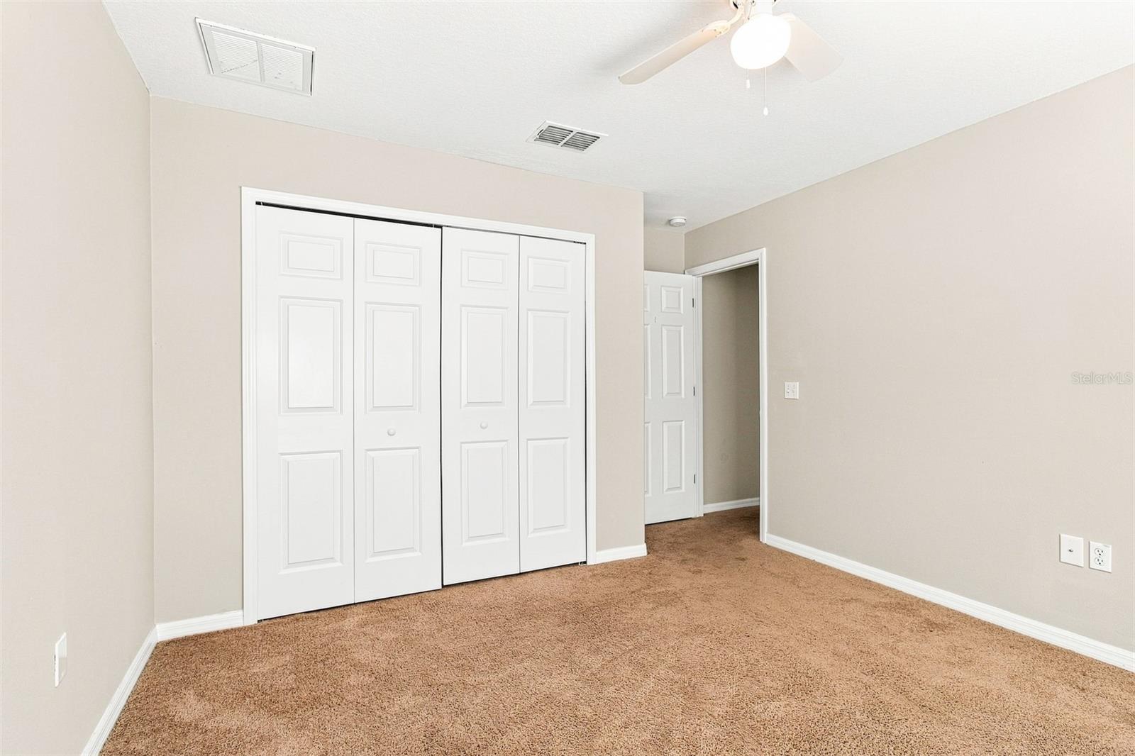 O6437270 Property Photo 16