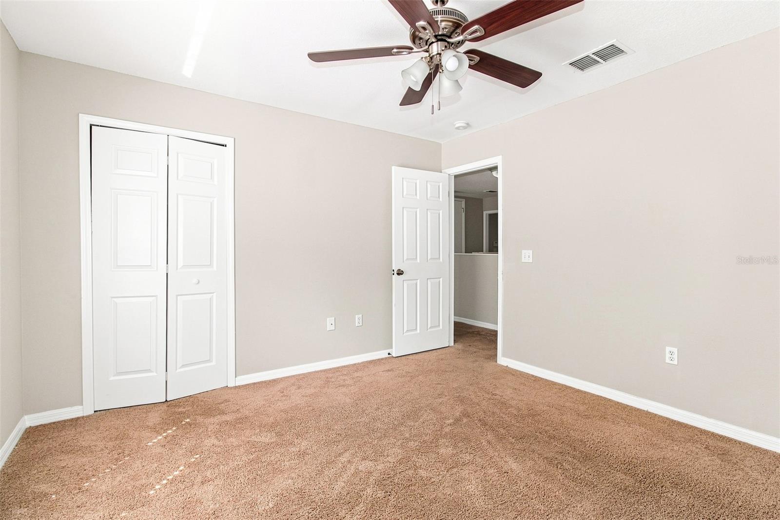 O6437270 Property Photo 18