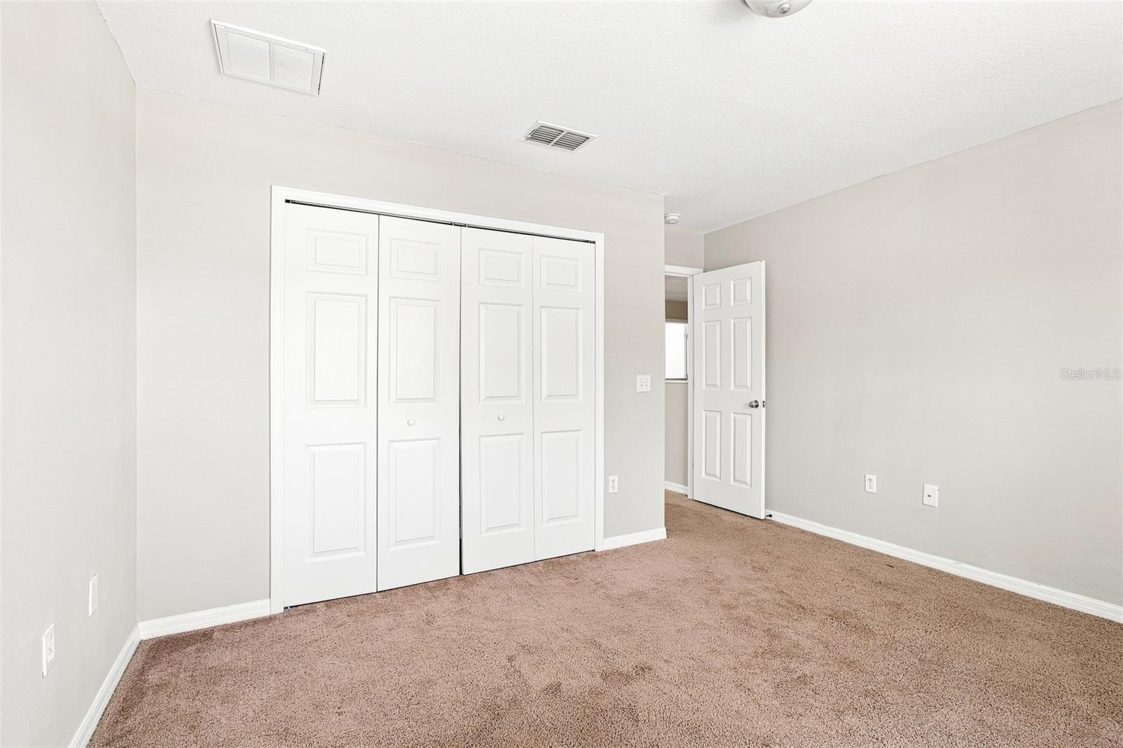 O6437270 Property Photo 20