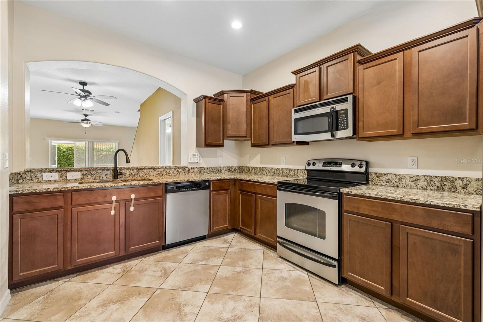 4127 Shade Tree Ln Property Photo 2