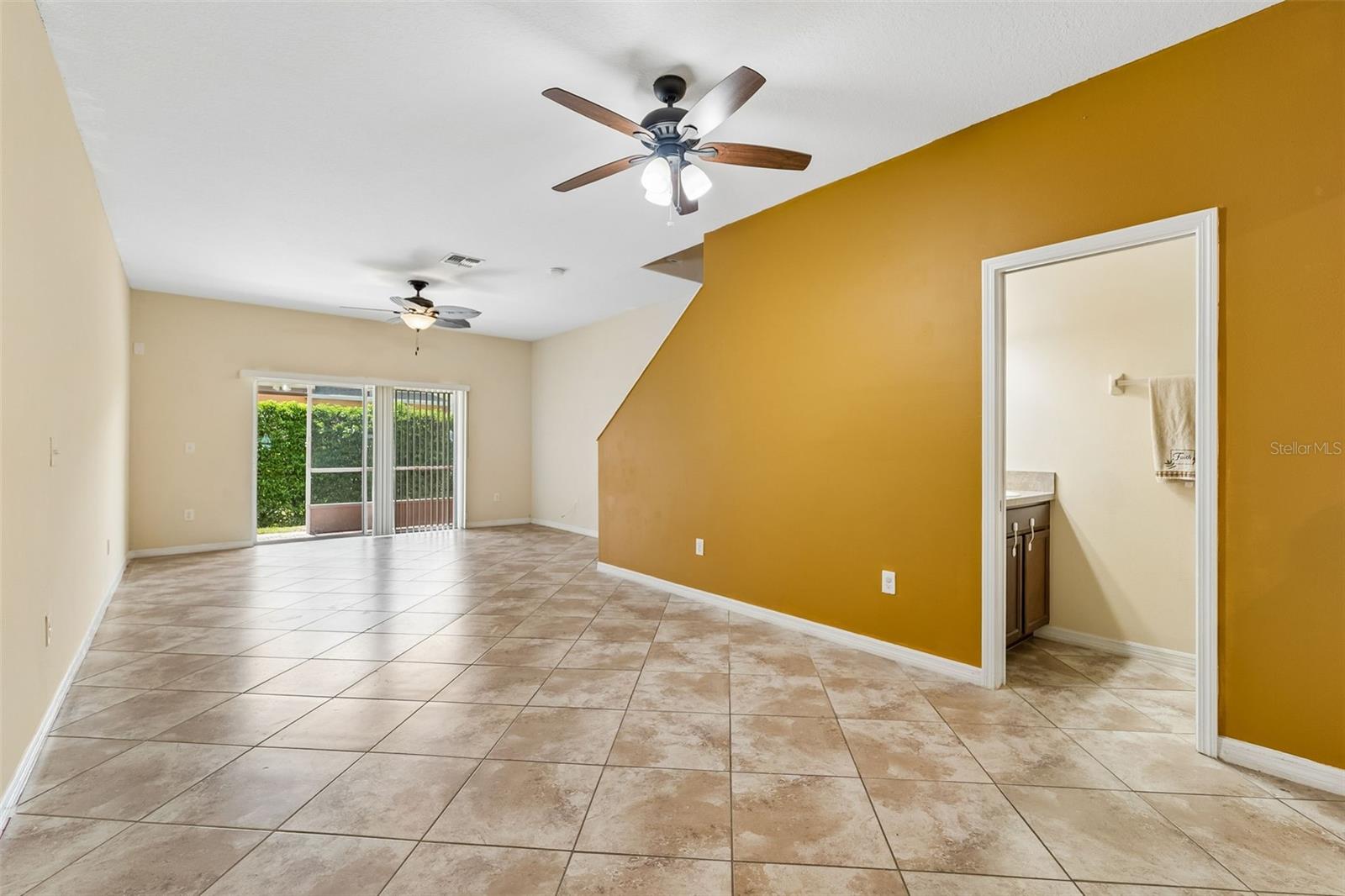 4127 Shade Tree Ln Property Photo 3