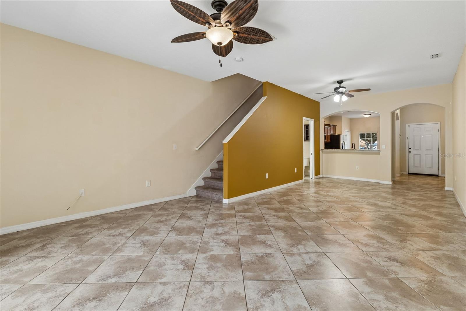 4127 Shade Tree Ln Property Photo 5