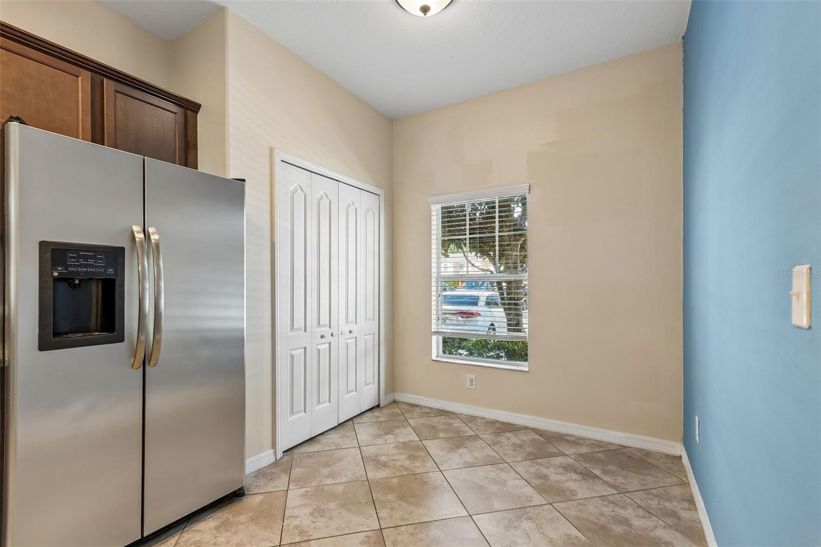 4127 Shade Tree Ln Property Photo 6