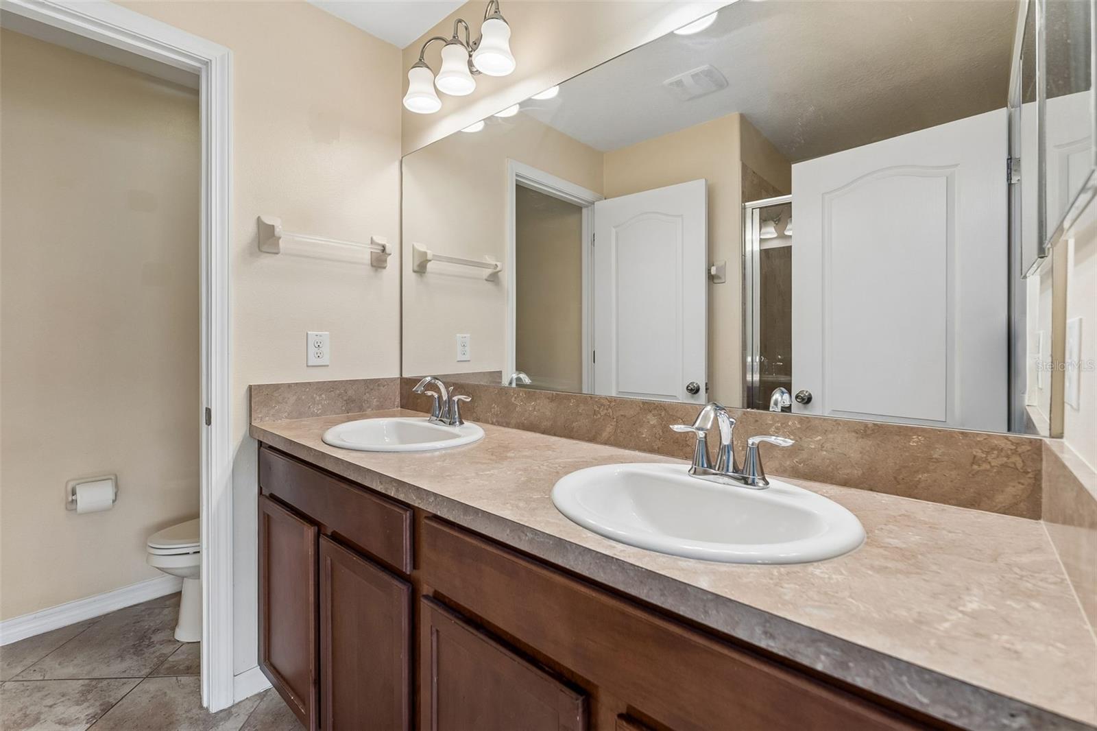 4127 Shade Tree Ln Property Photo 8