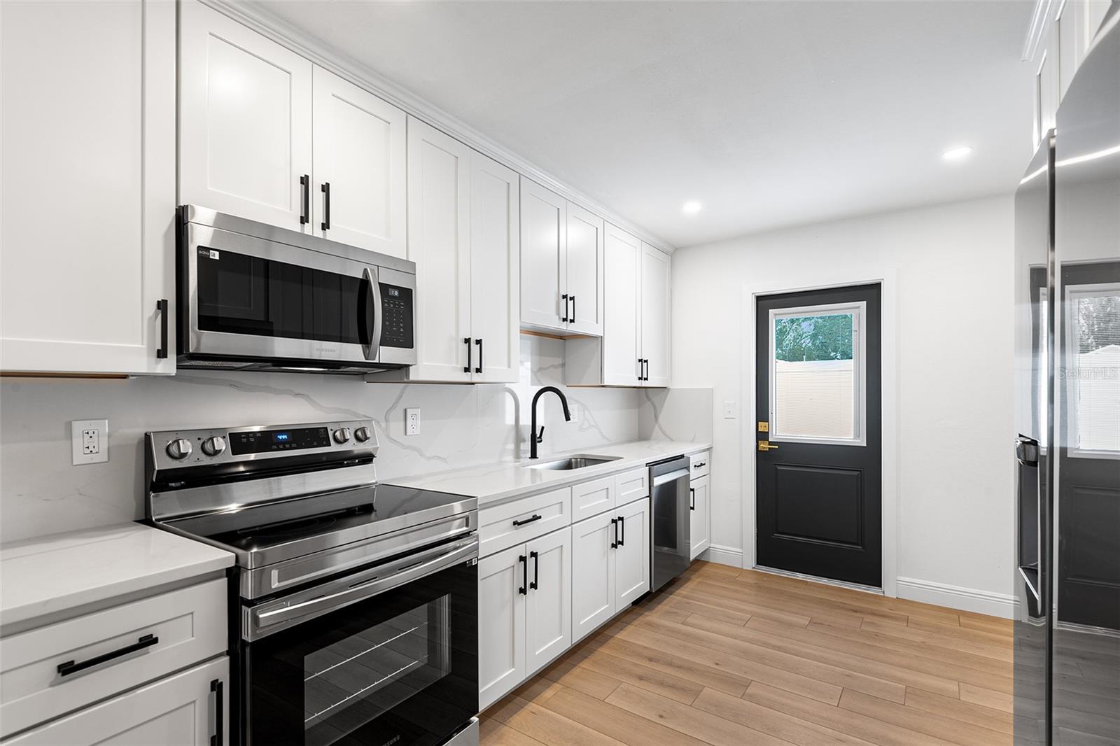 3011 W Binnicker Ave #a Property Photo 4