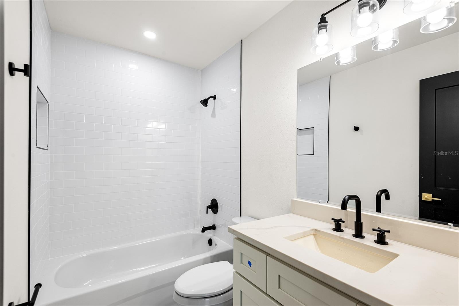3011 W Binnicker Ave #a Property Photo 7