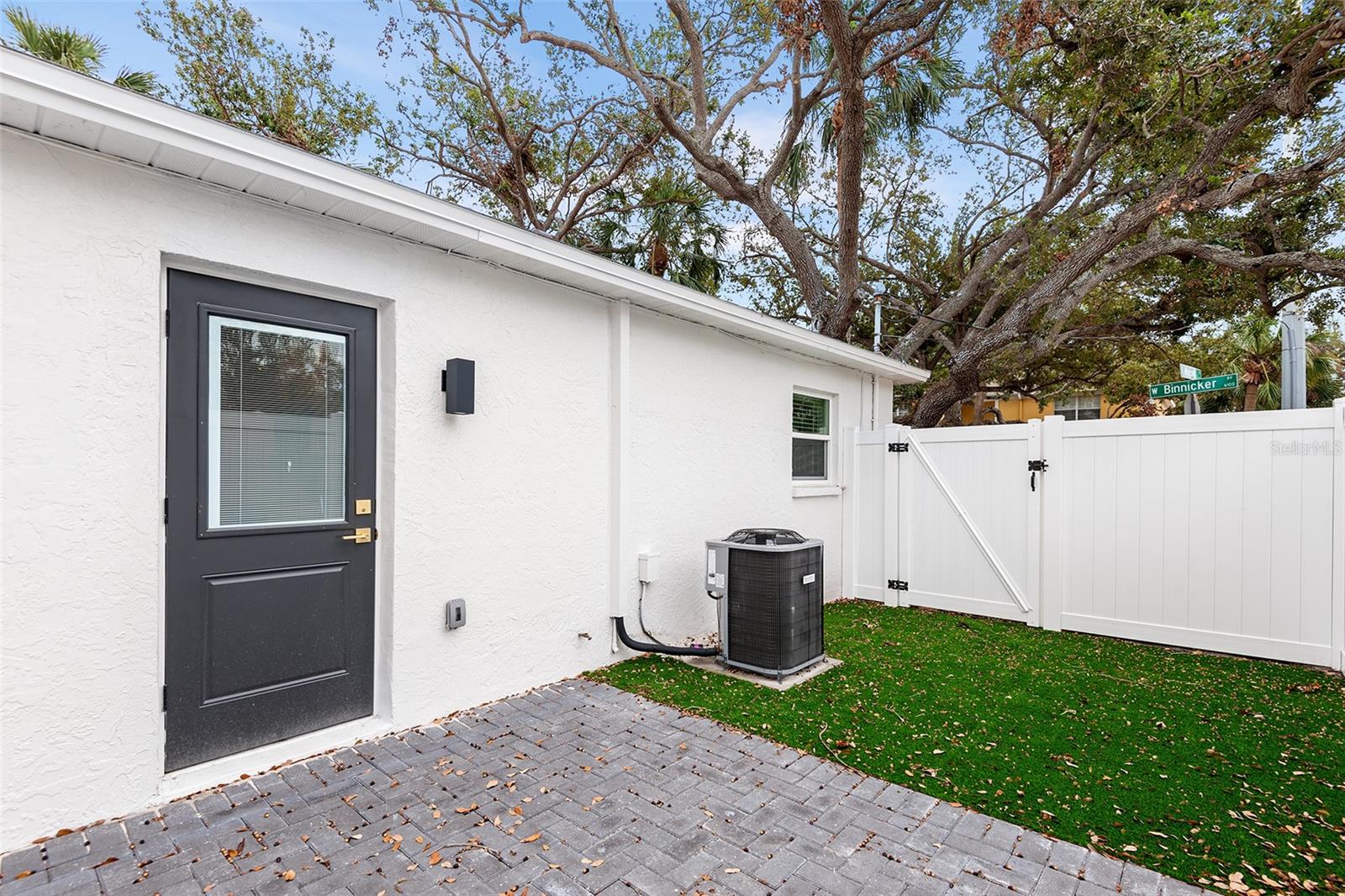 3011 W Binnicker Ave #a Property Photo 10