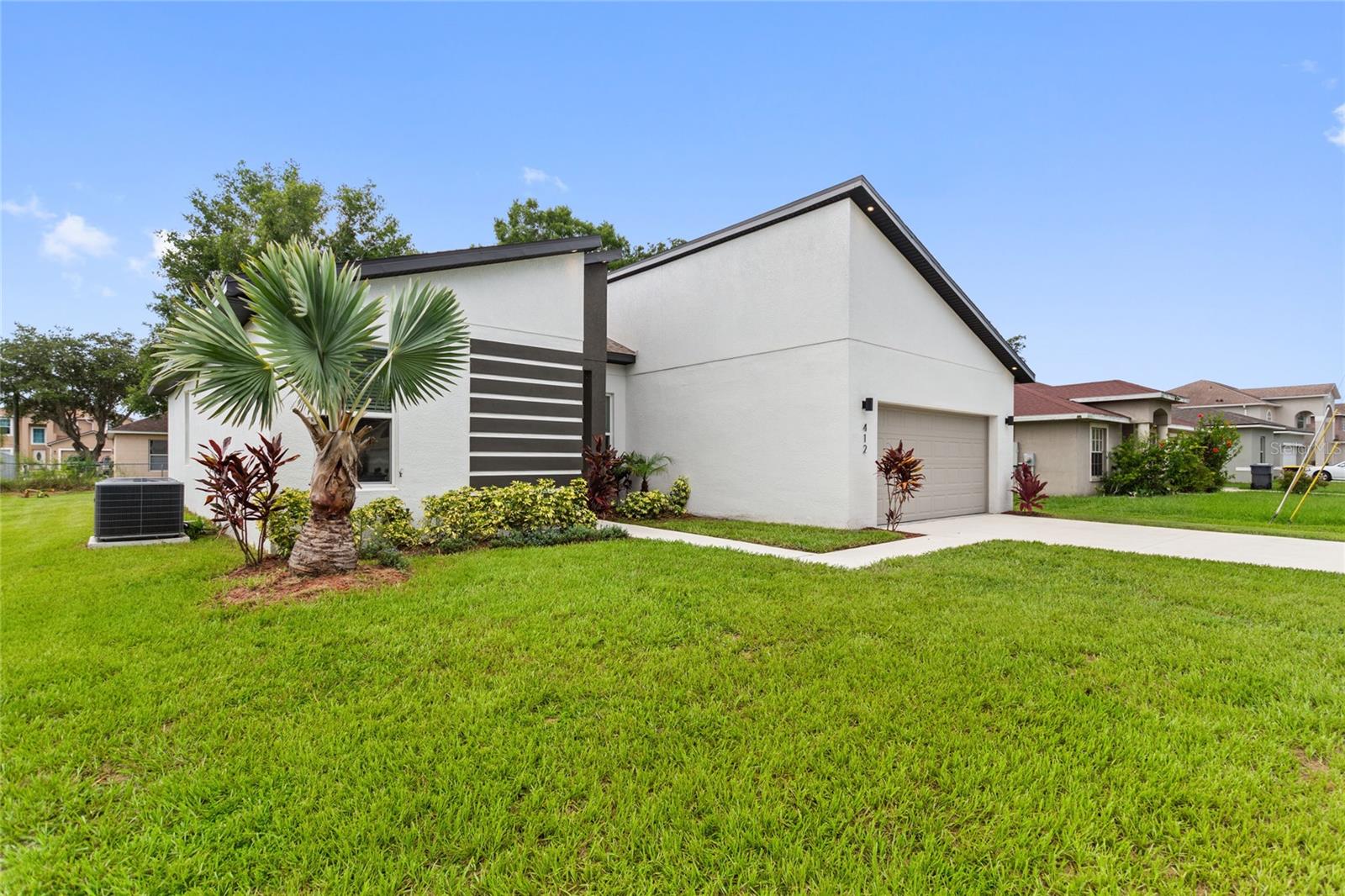 412 Lark Ct Property Photo 2