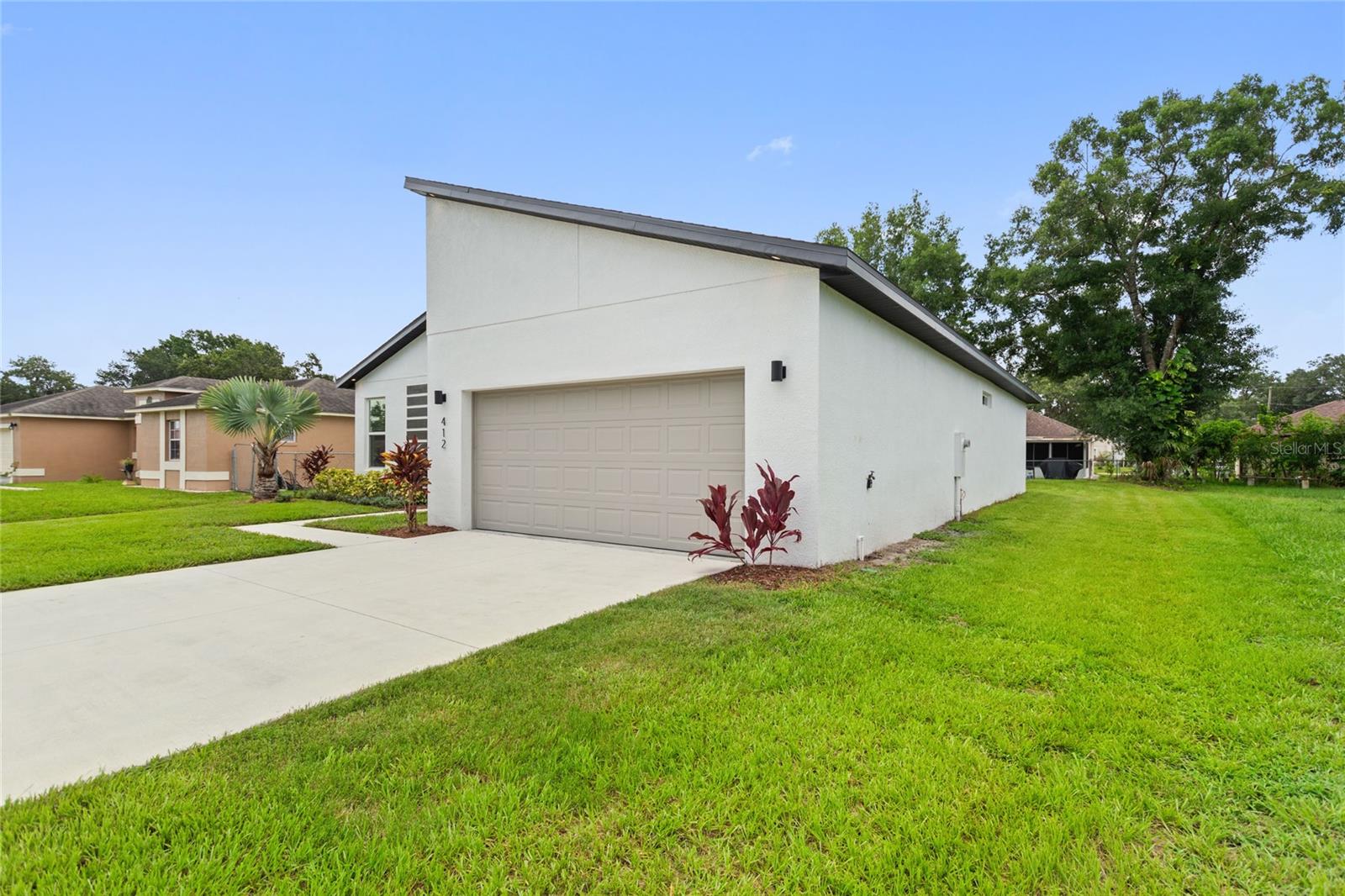 412 Lark Ct Property Photo 3