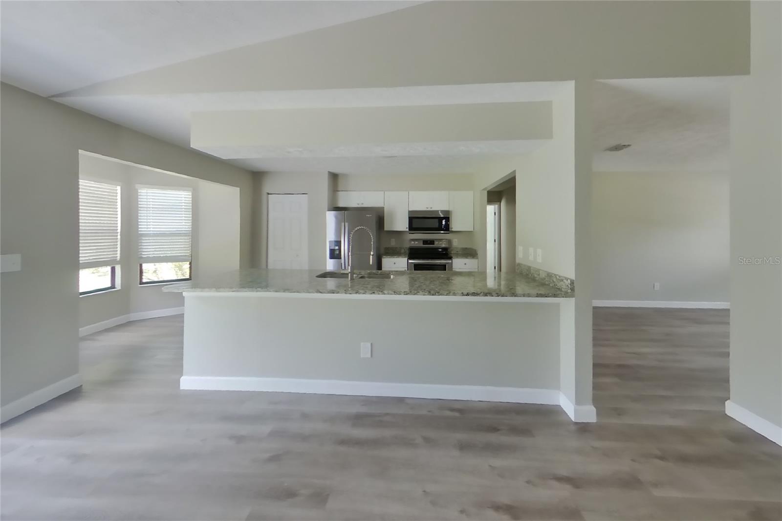 O6437317 Property Photo 3