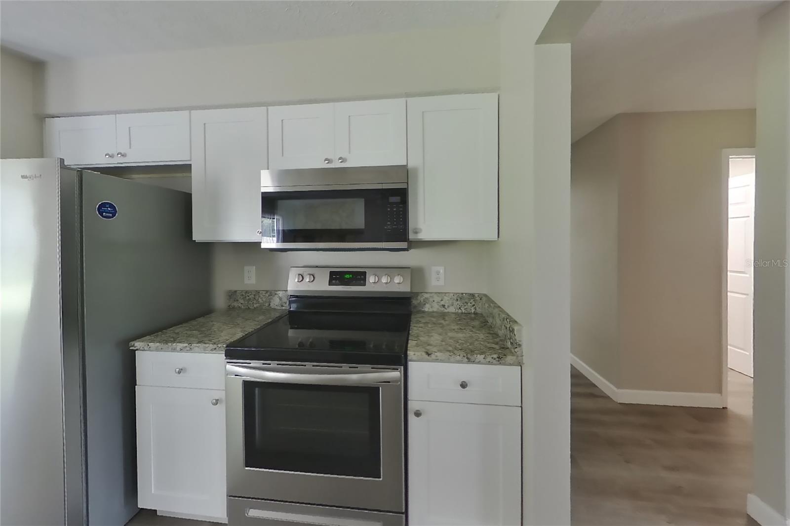 O6437317 Property Photo 6