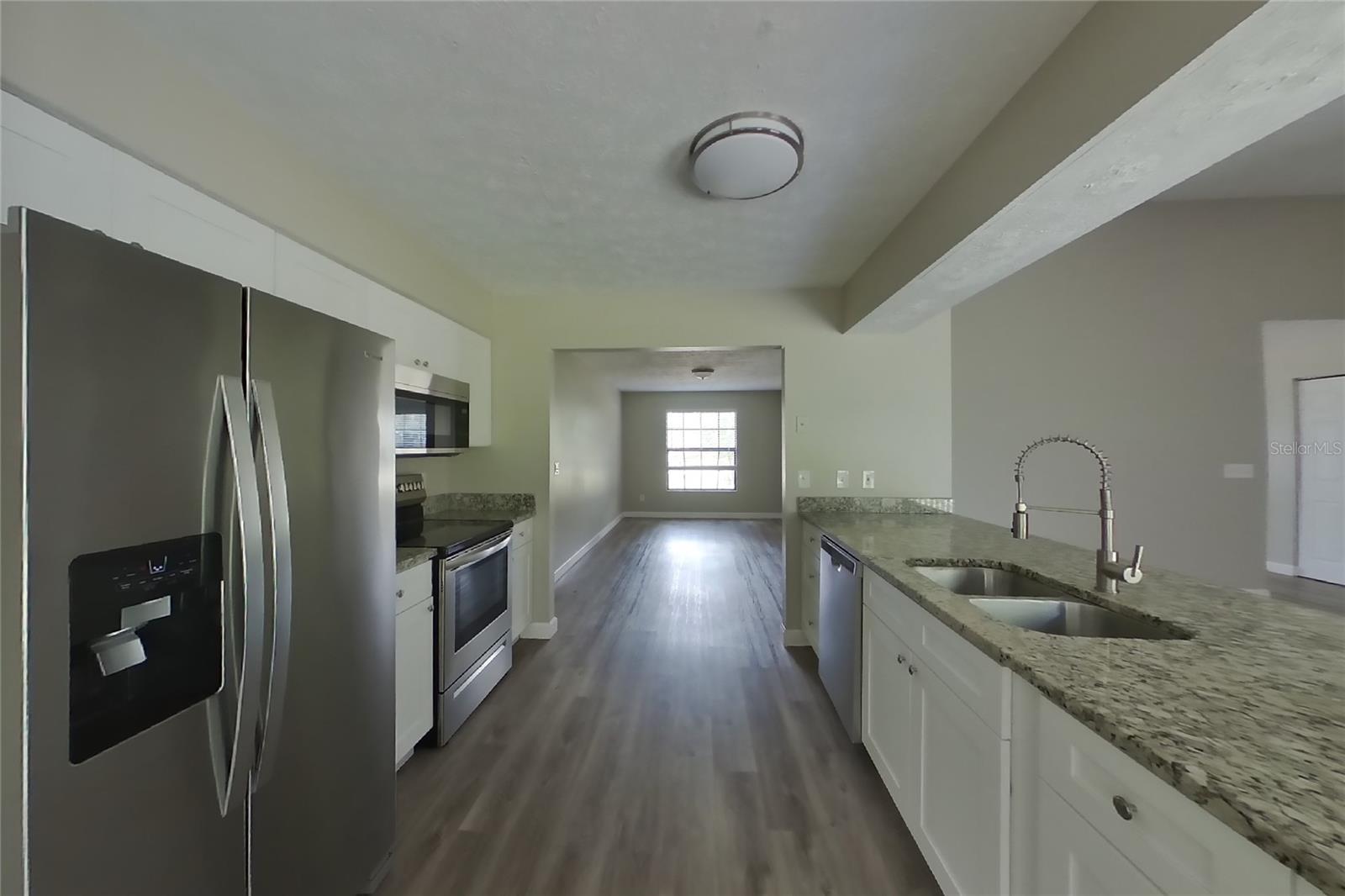 O6437317 Property Photo 7