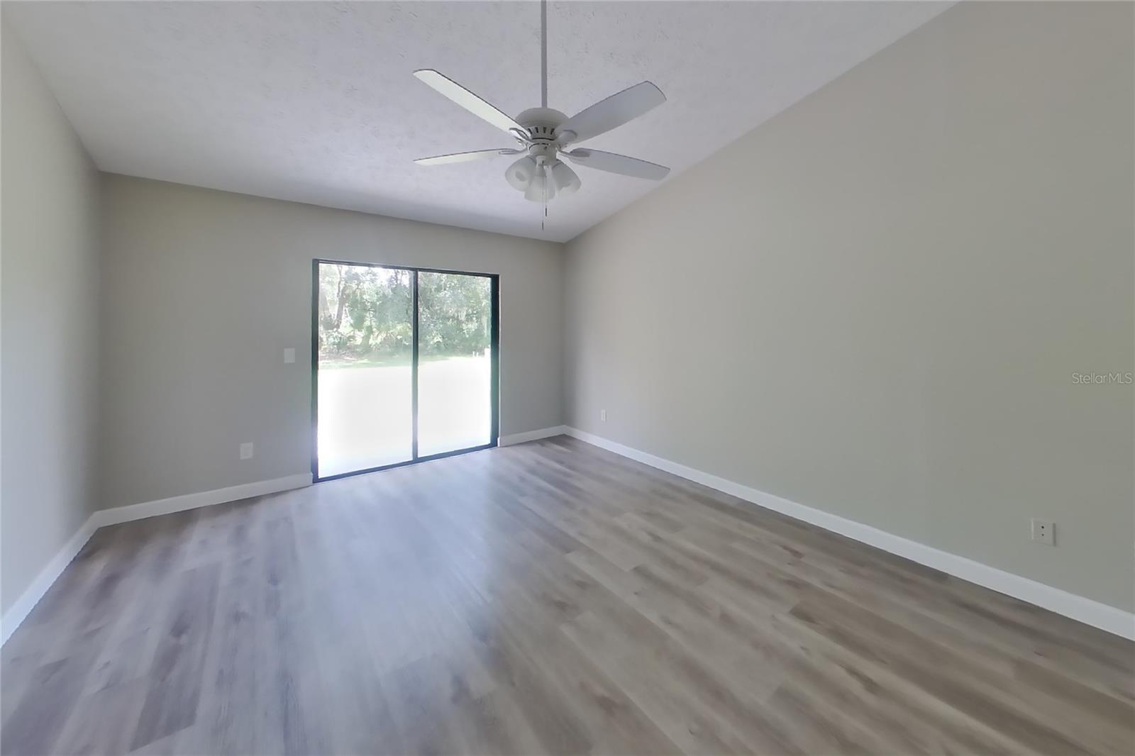 O6437317 Property Photo 8
