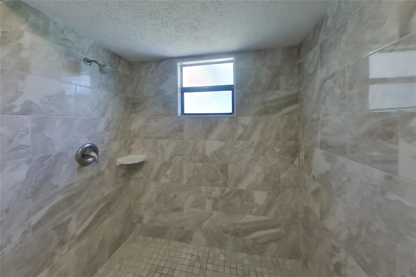O6437317 Property Photo 10