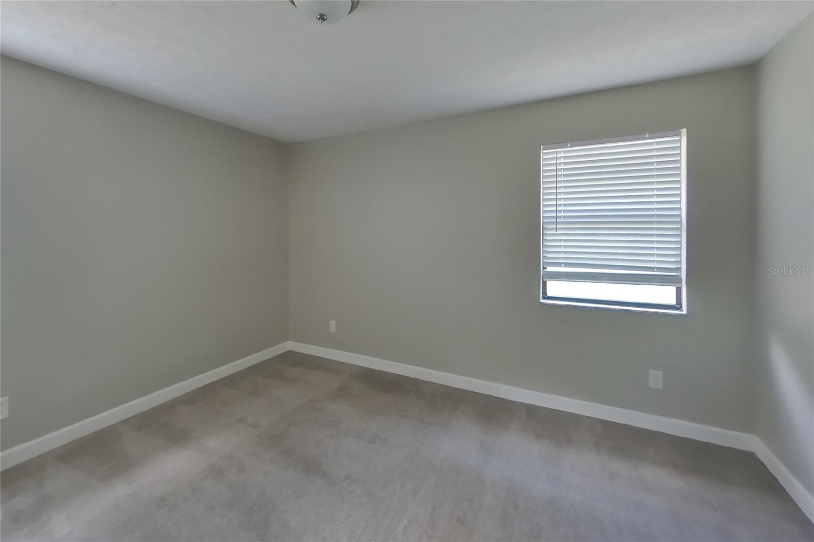 O6437317 Property Photo 12