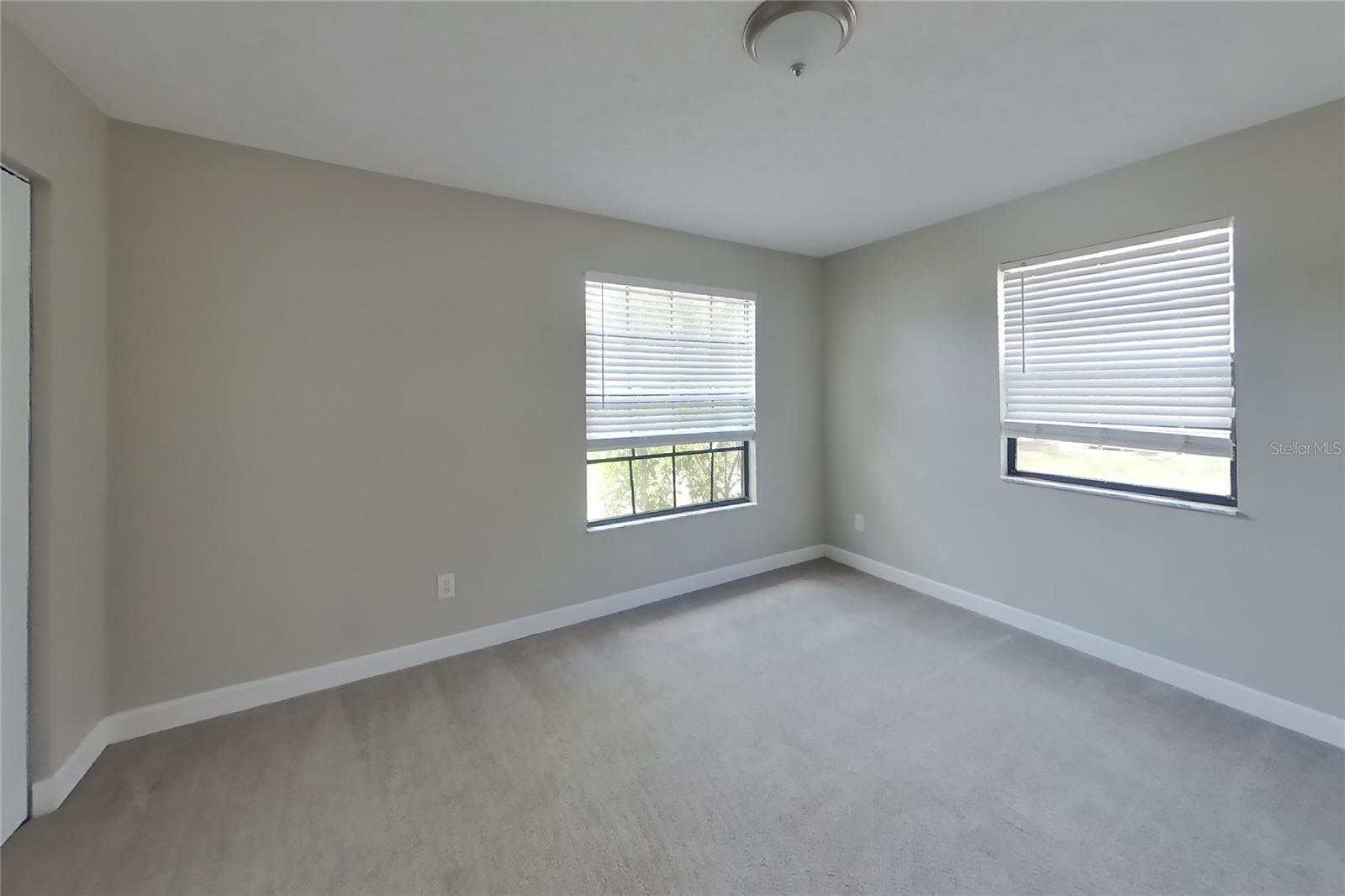 O6437317 Property Photo 14