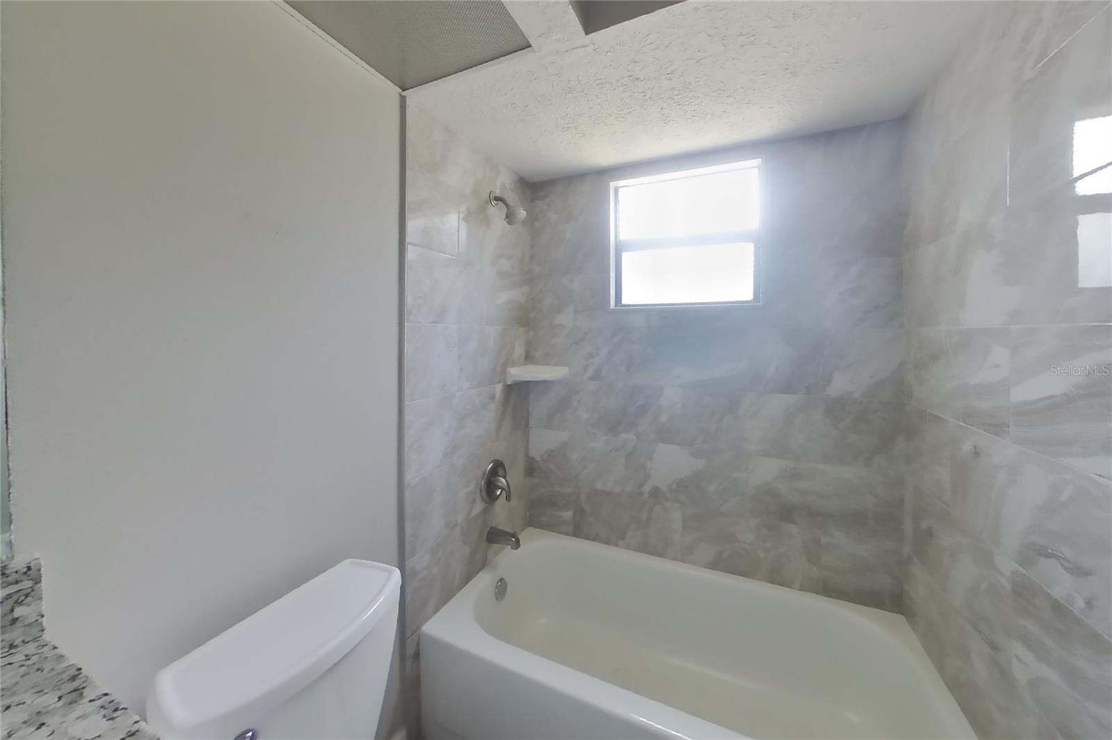 O6437317 Property Photo 15