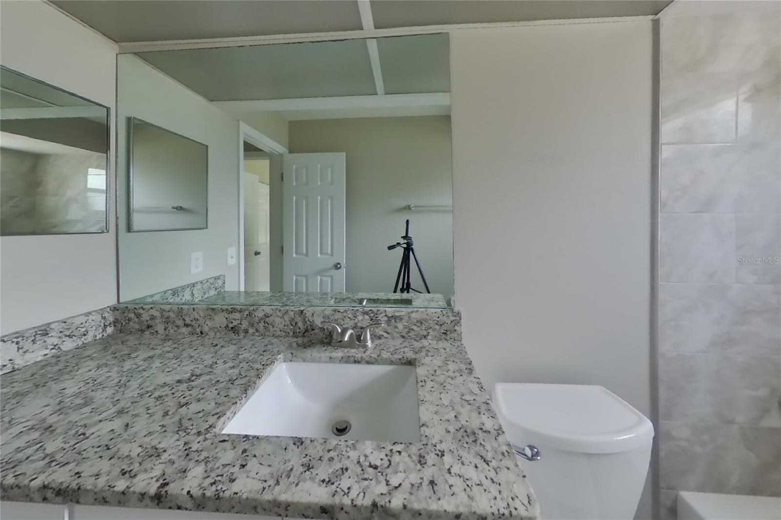 O6437317 Property Photo 16