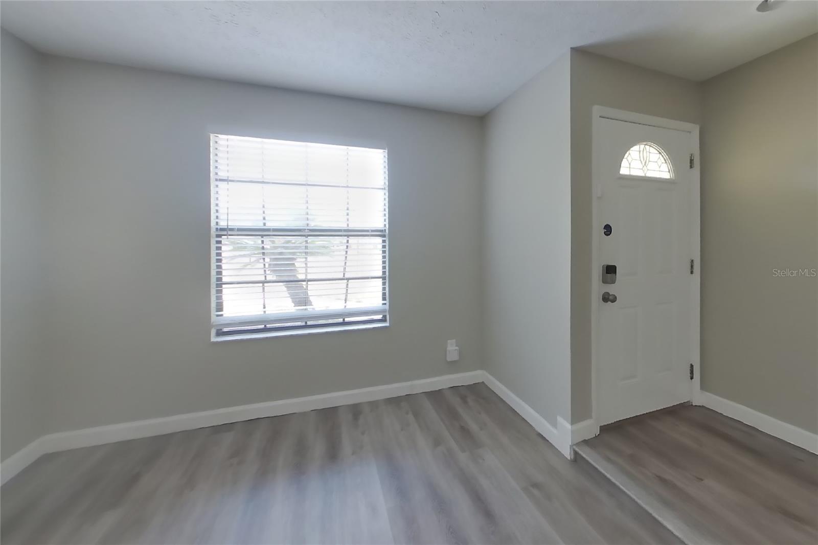 O6437317 Property Photo 17