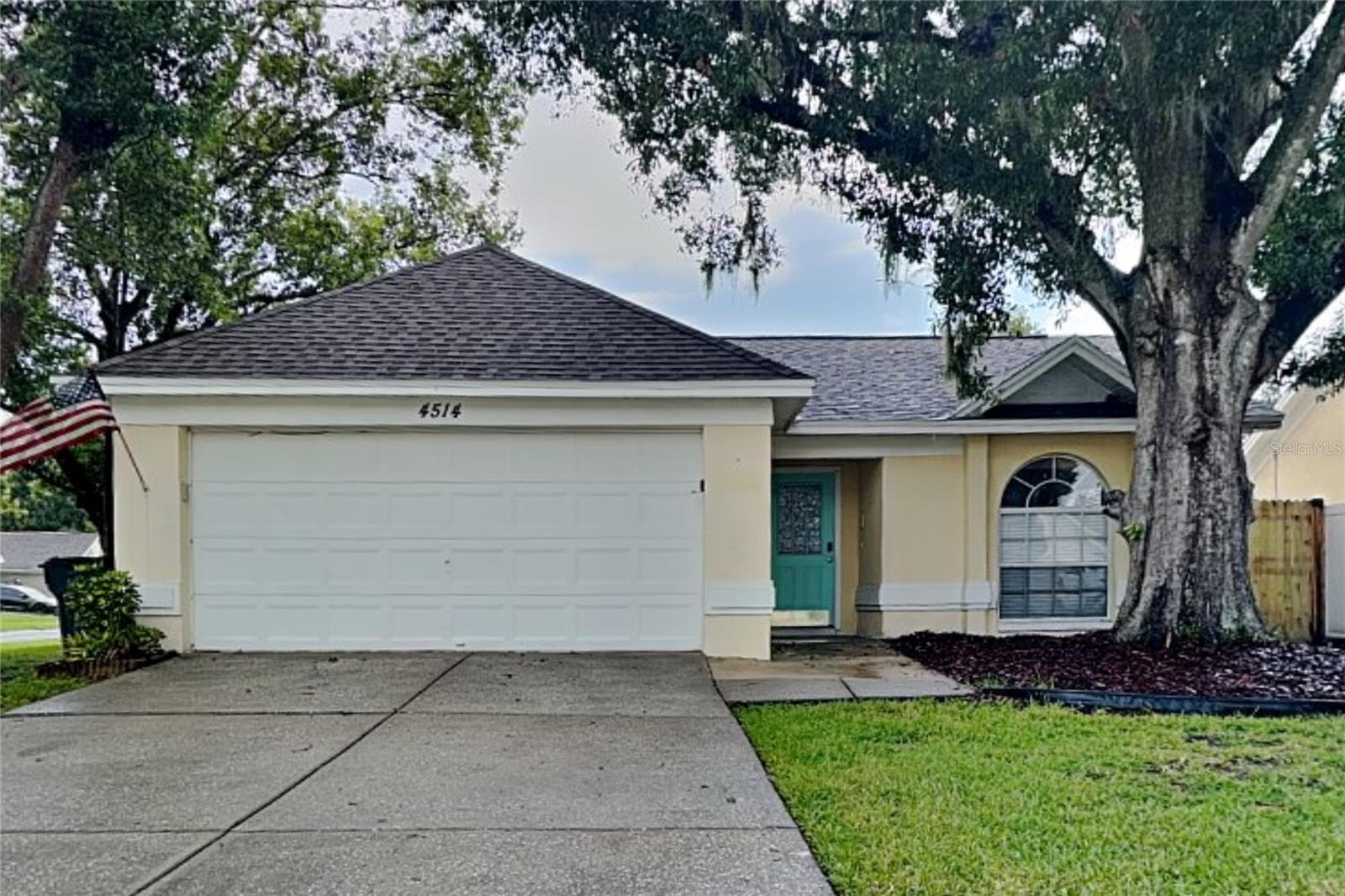 O6437318 Property Photo 1