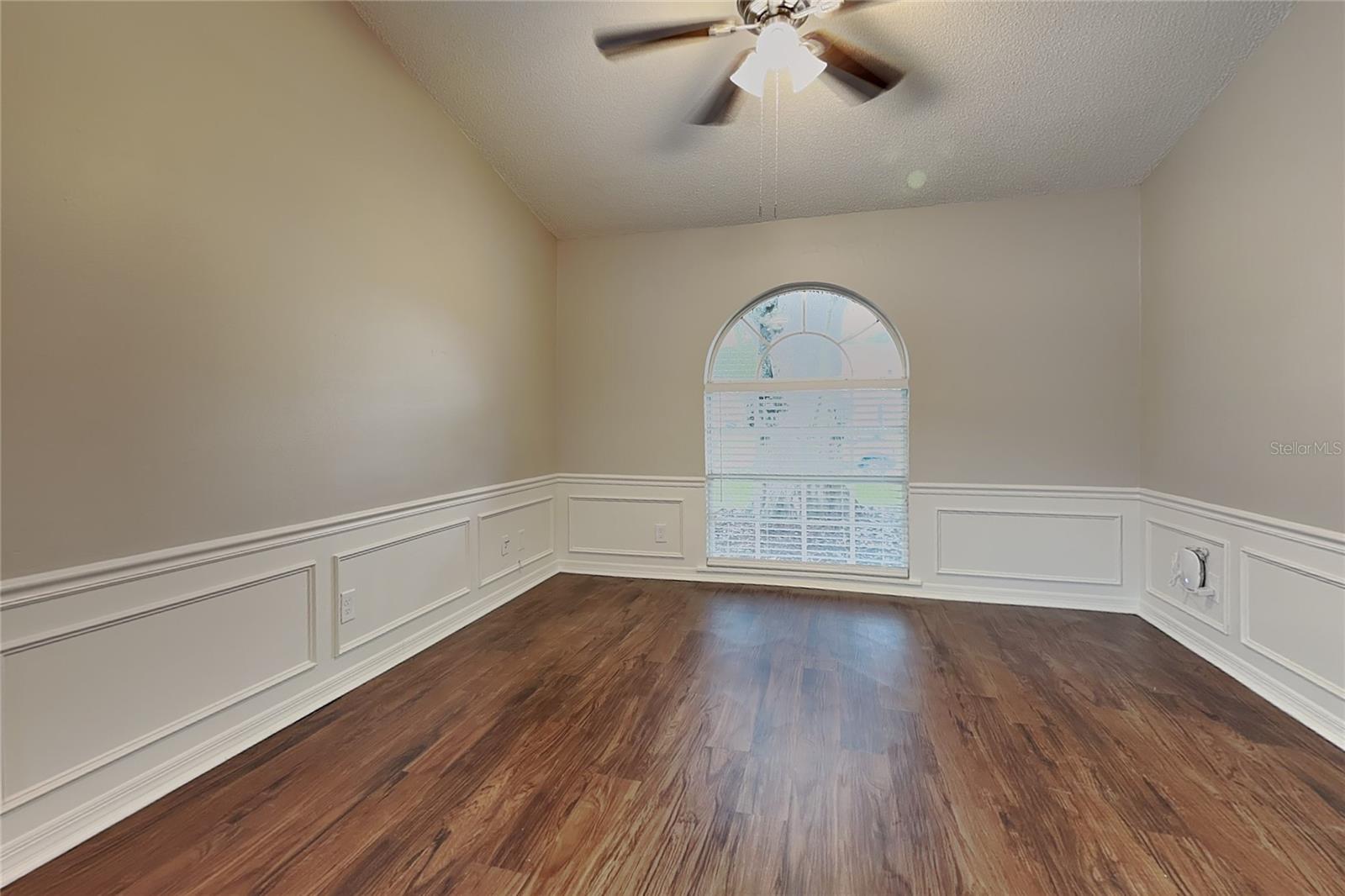 O6437318 Property Photo 3