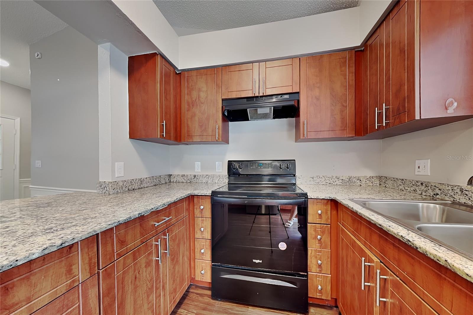 O6437318 Property Photo 4