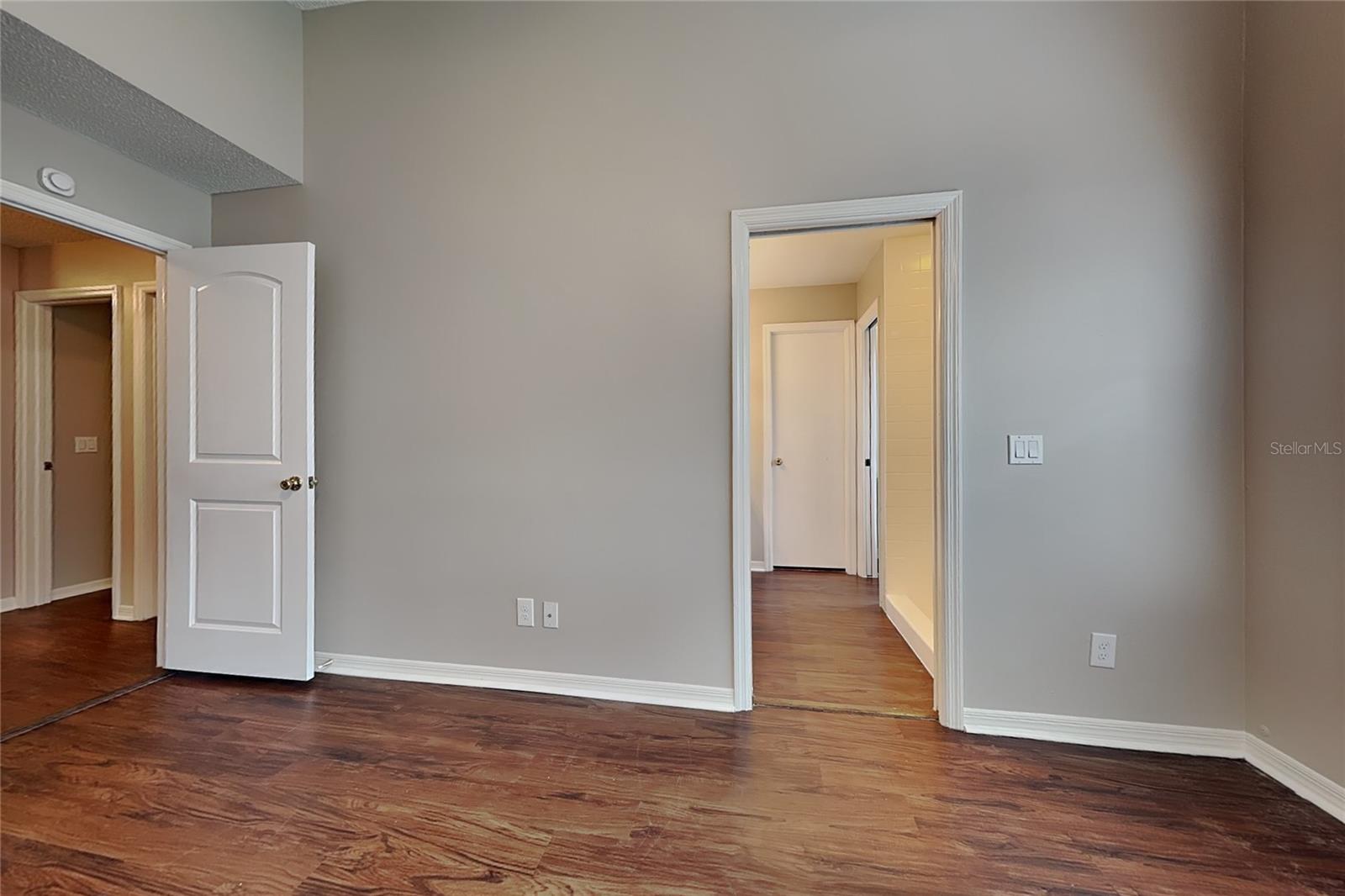 O6437318 Property Photo 7