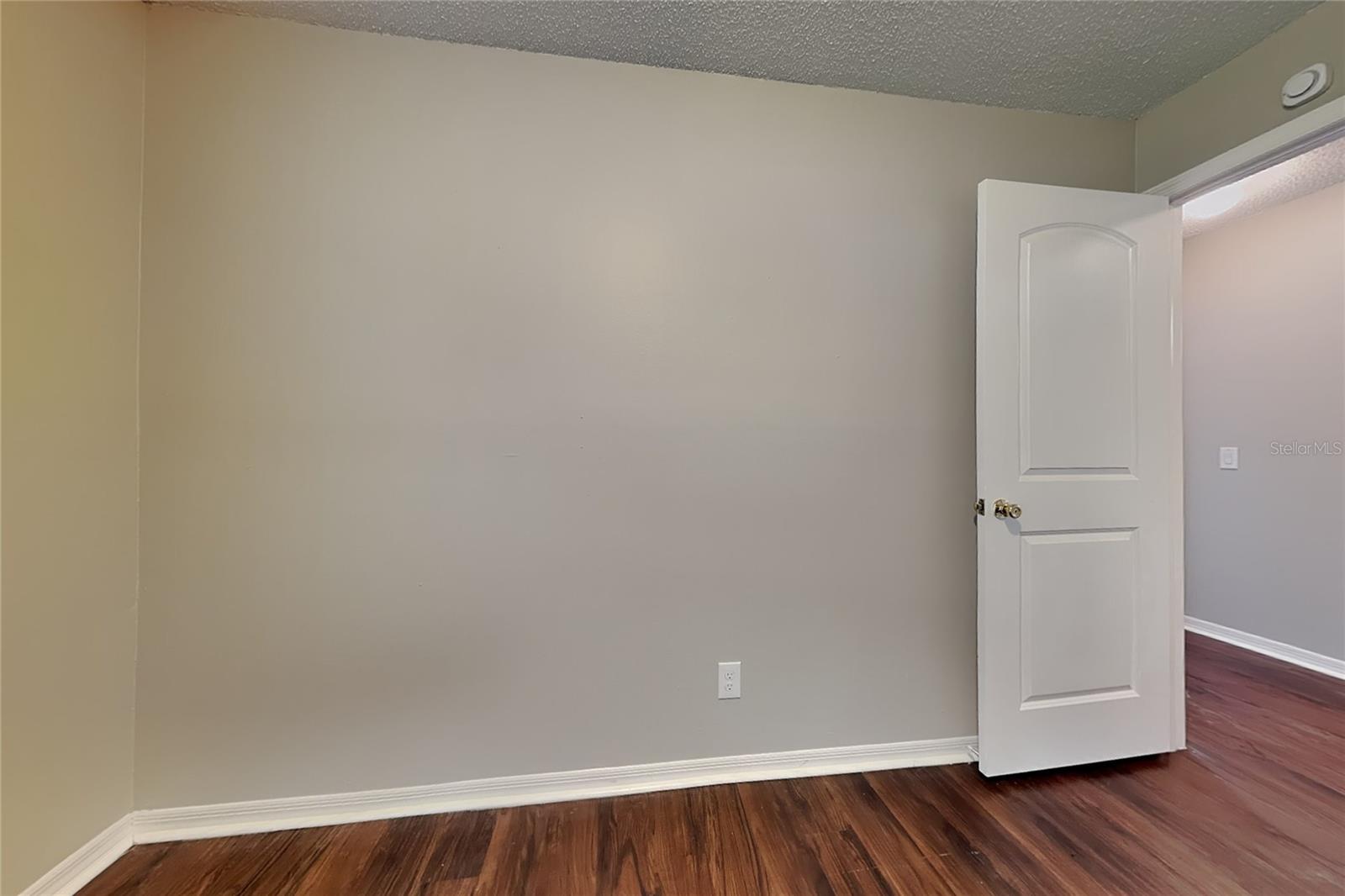 O6437318 Property Photo 12