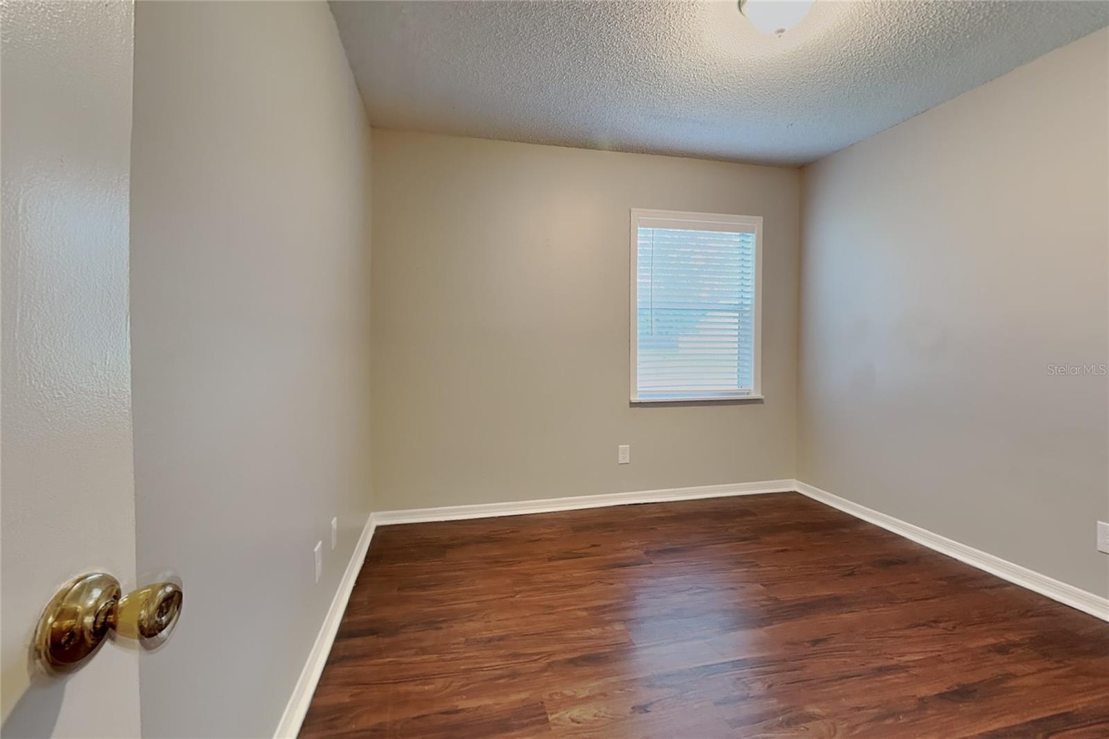 O6437318 Property Photo 14
